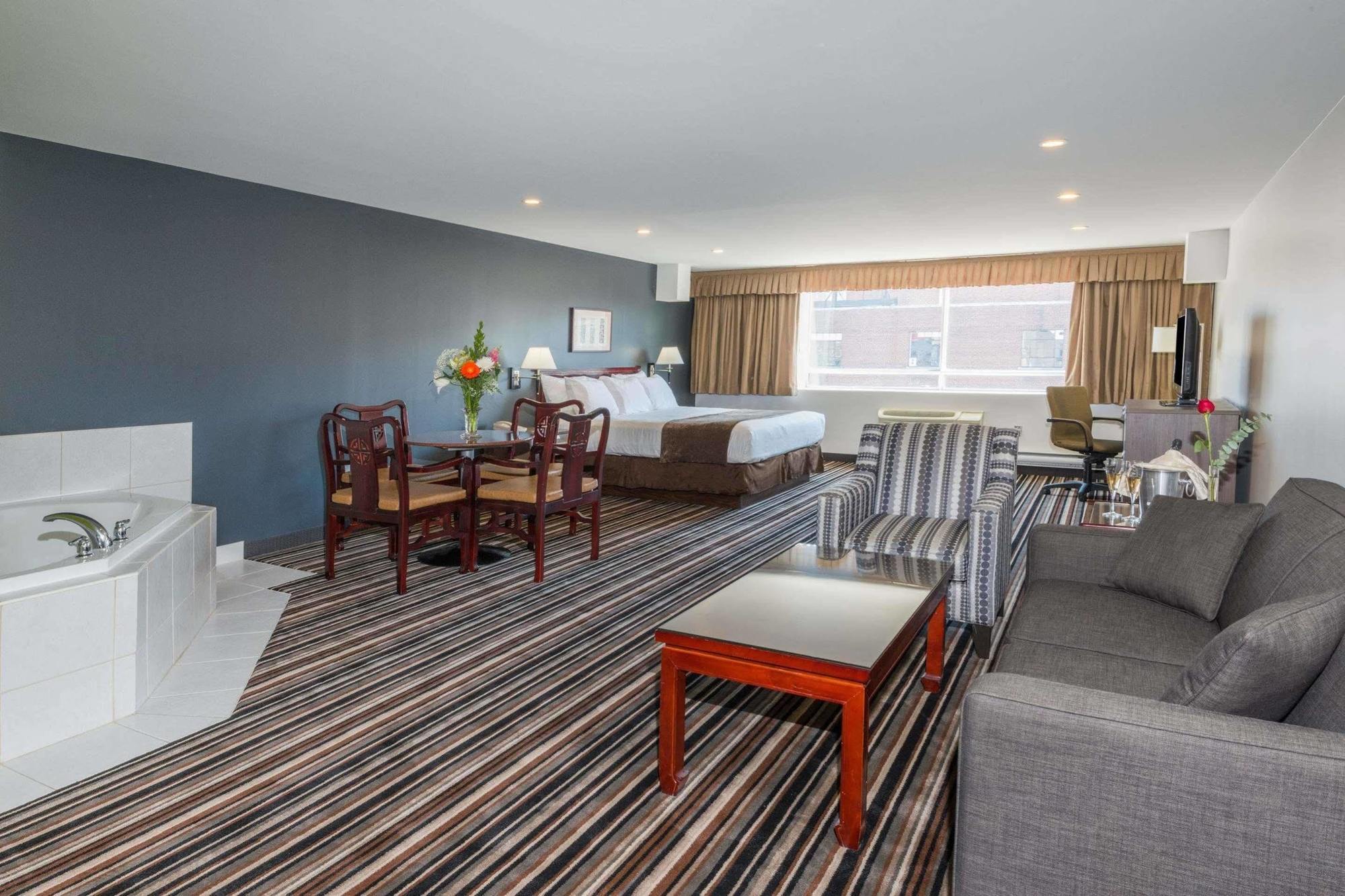 Super 8 By Wyndham Downtown 2* Toronto
