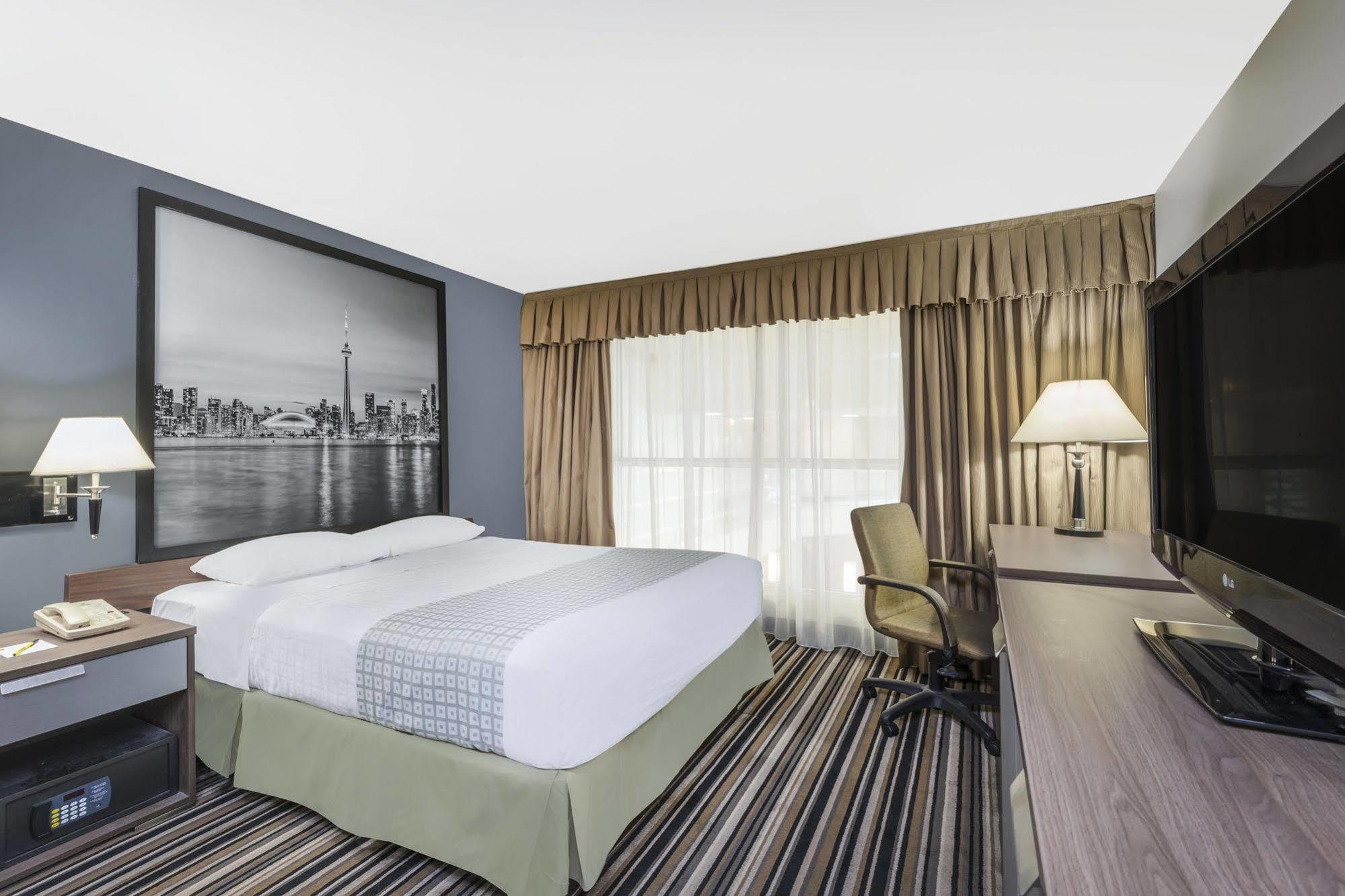 Super 8 By Wyndham Downtown Hotel