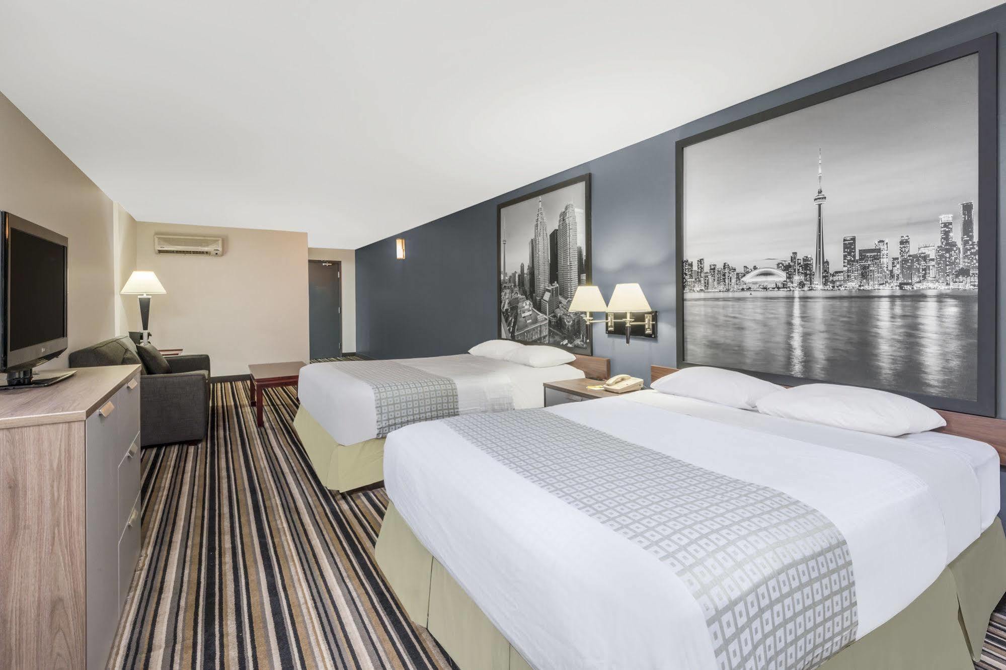 Super 8 By Wyndham Downtown Toronto