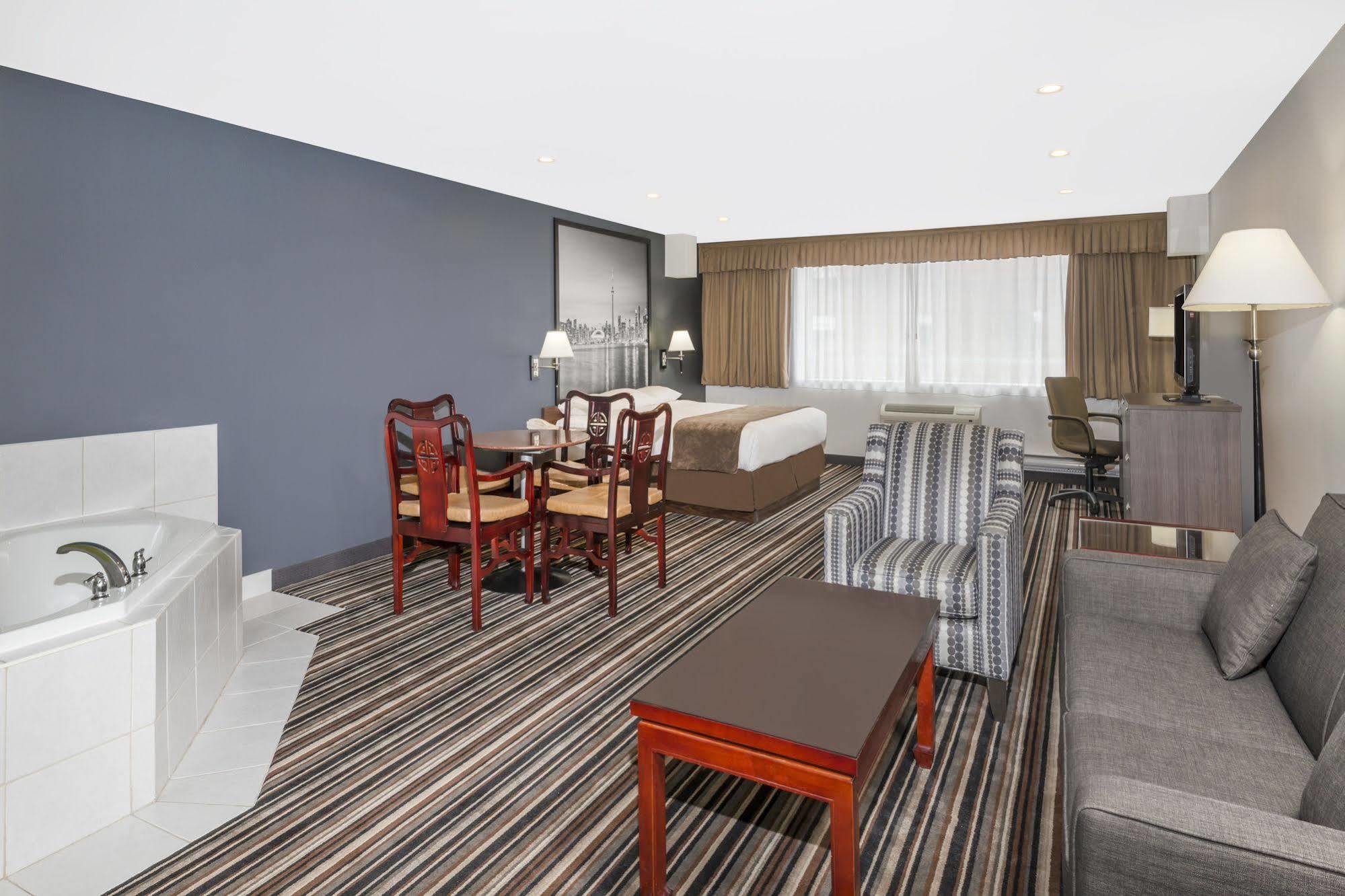 Super 8 By Wyndham Downtown Toronto