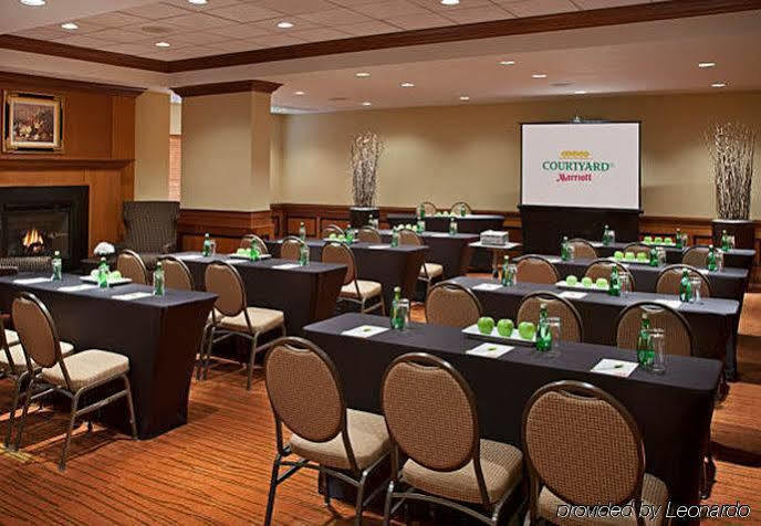 Hotel Courtyard By Marriott Airport Toronto