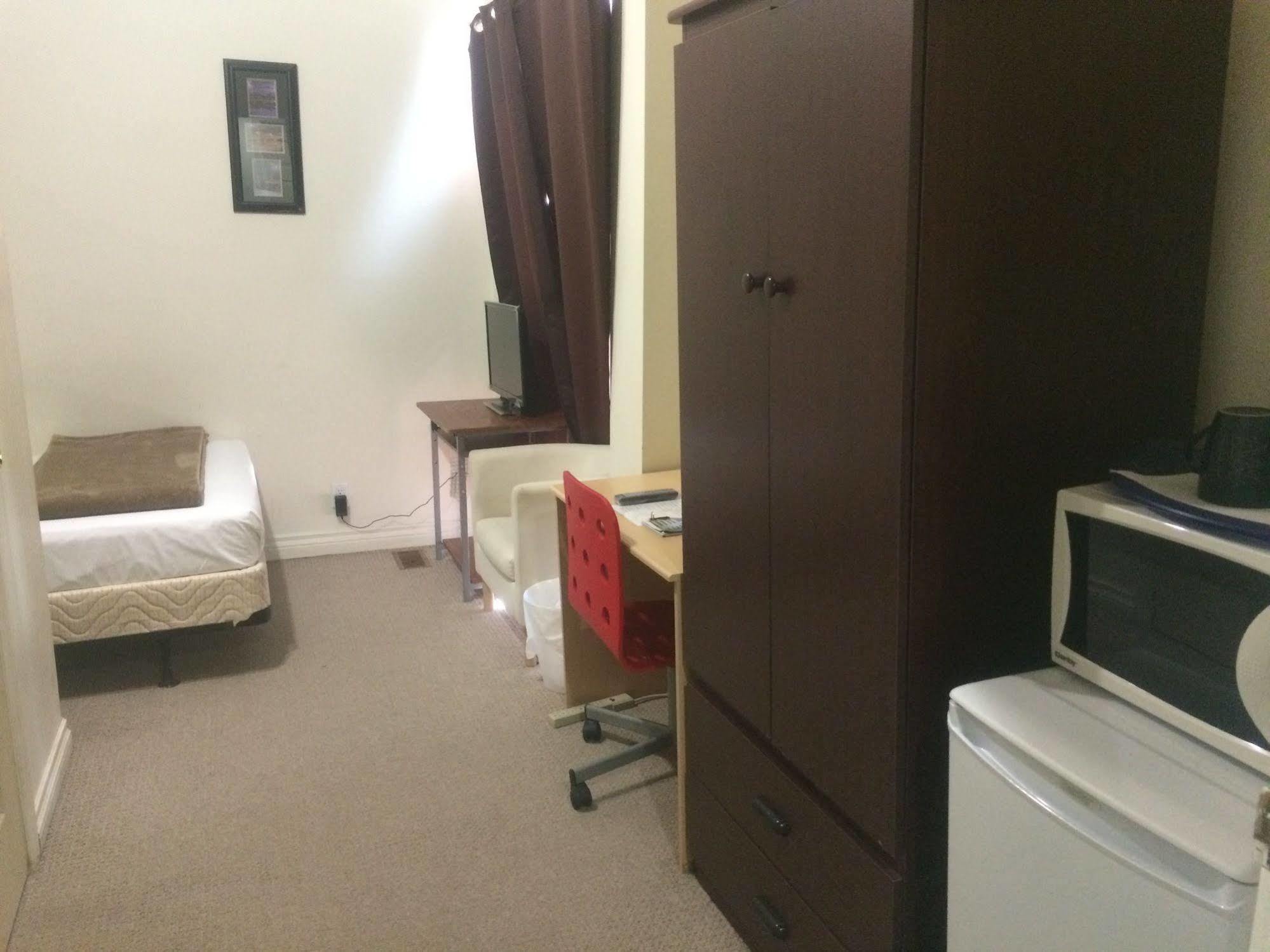 Guest house Adas Toronto