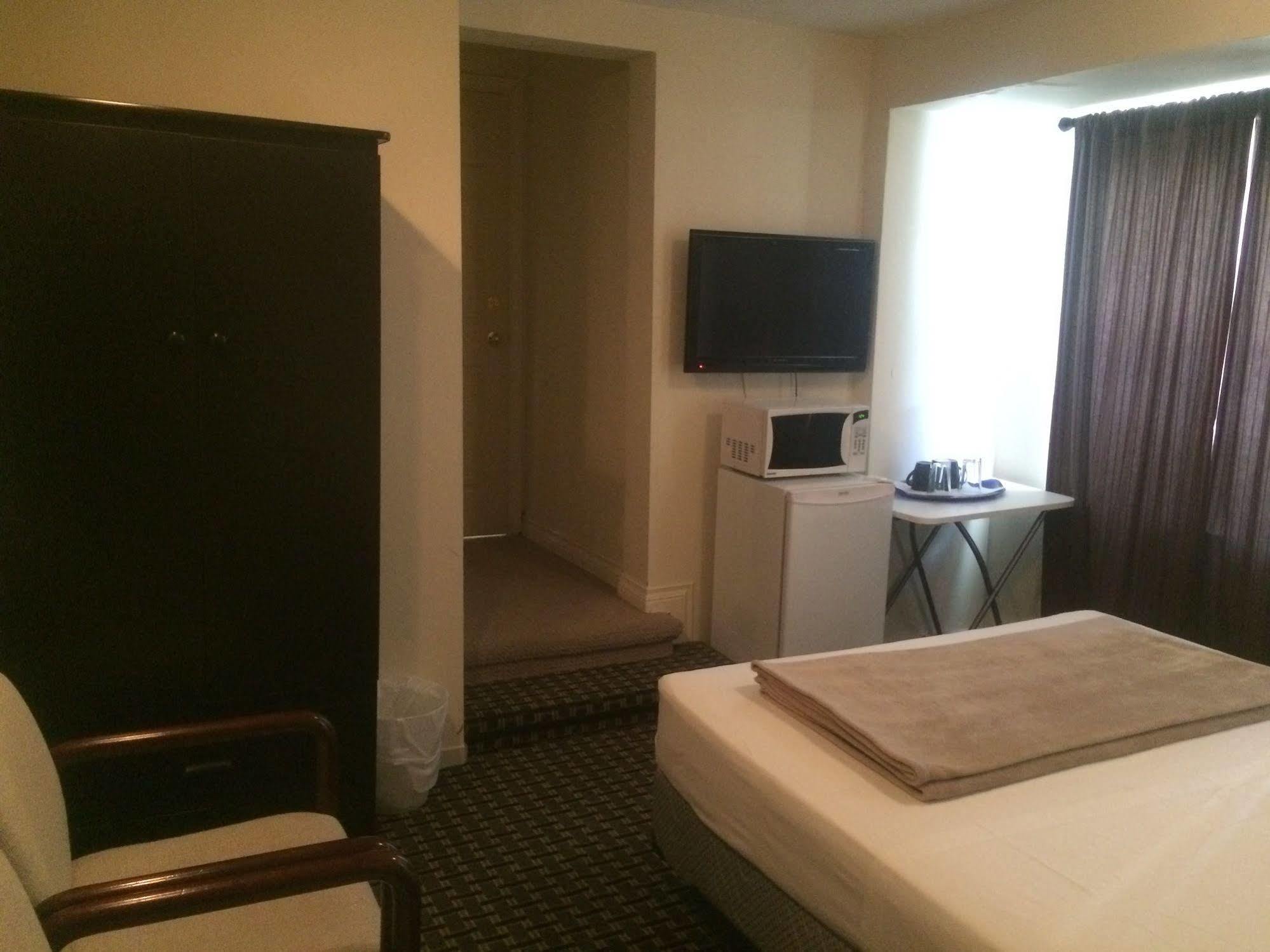 Adas 2* Toronto