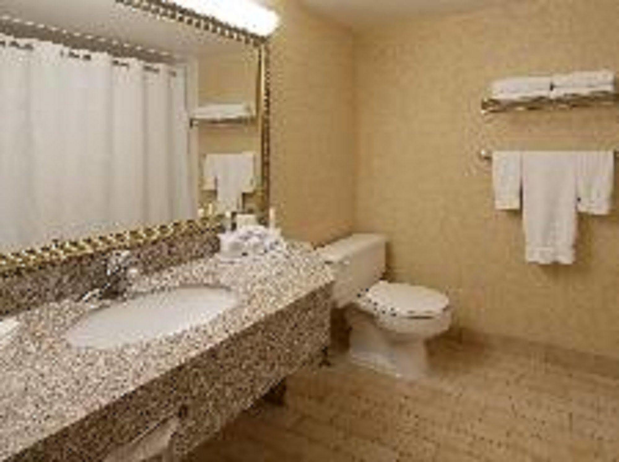 Hotel Express East, An Ihg Toronto
