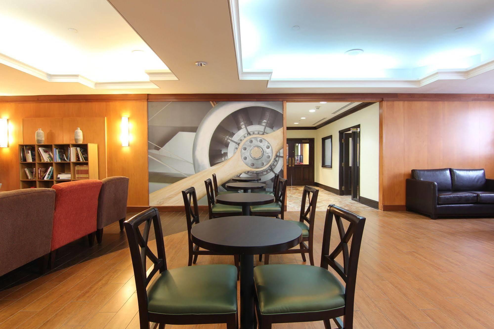 Western Premier Airport Carlingview Hotel Toronto