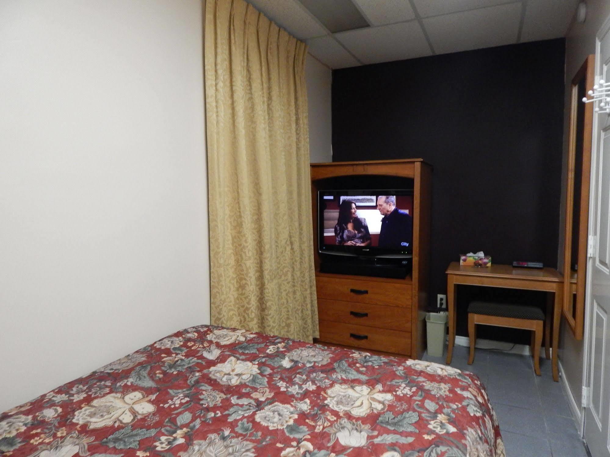 Hostel Days Toronto
