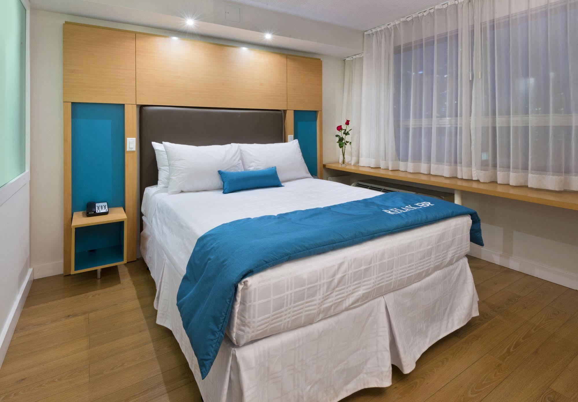 Bond Place 3*