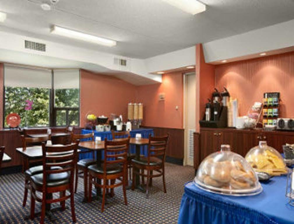 Travelodge By Wyndham East 2*