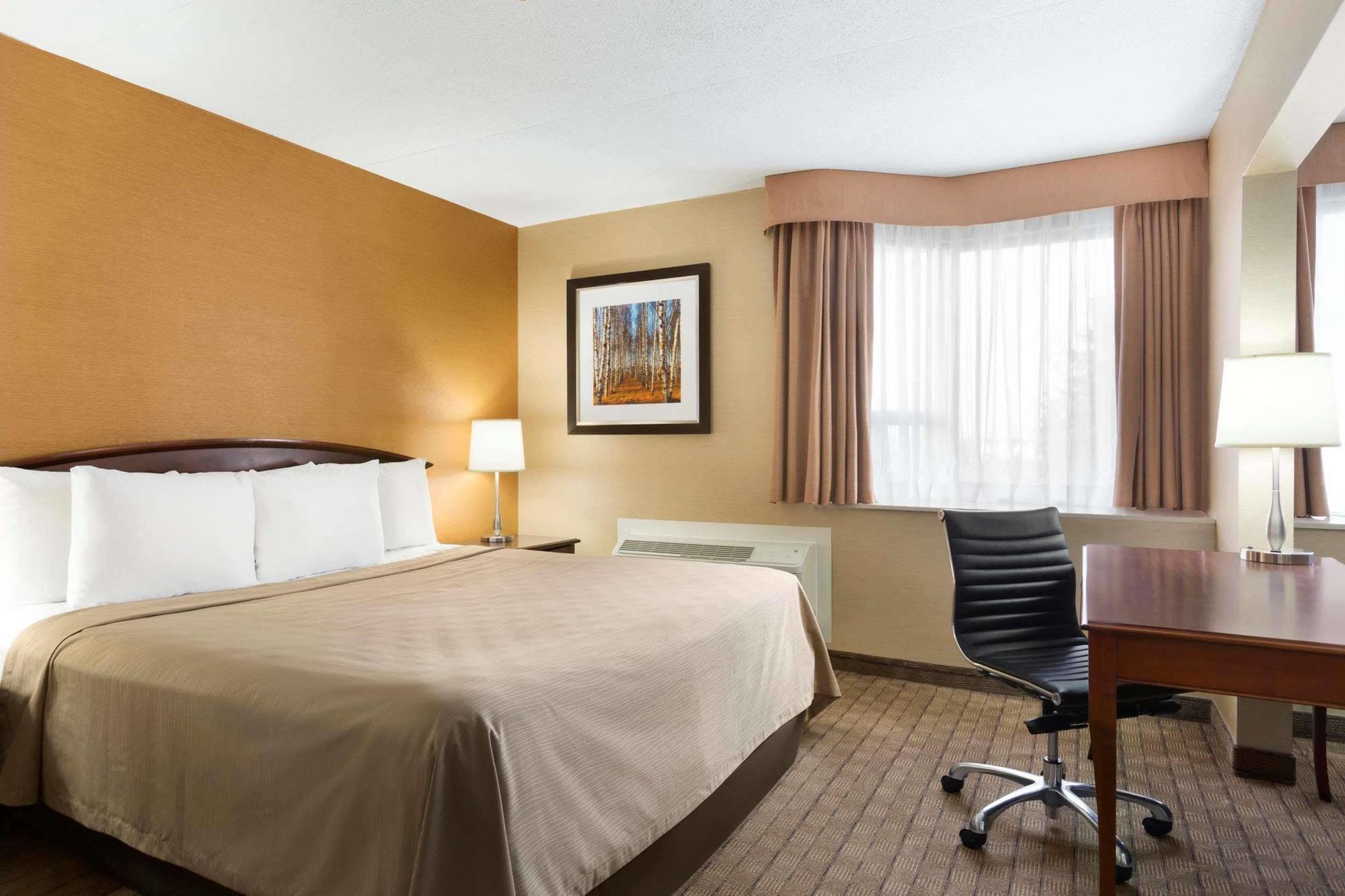 Travelodge By Wyndham East Hotel 2*