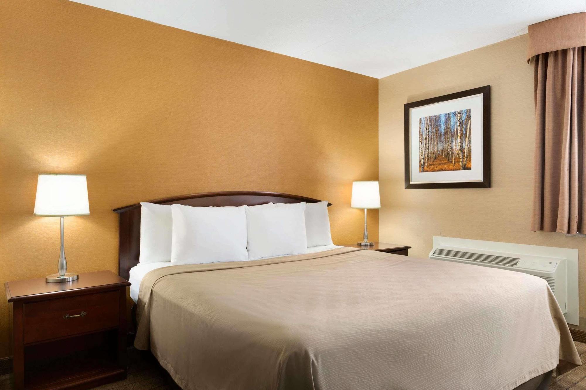 Travelodge By Wyndham East