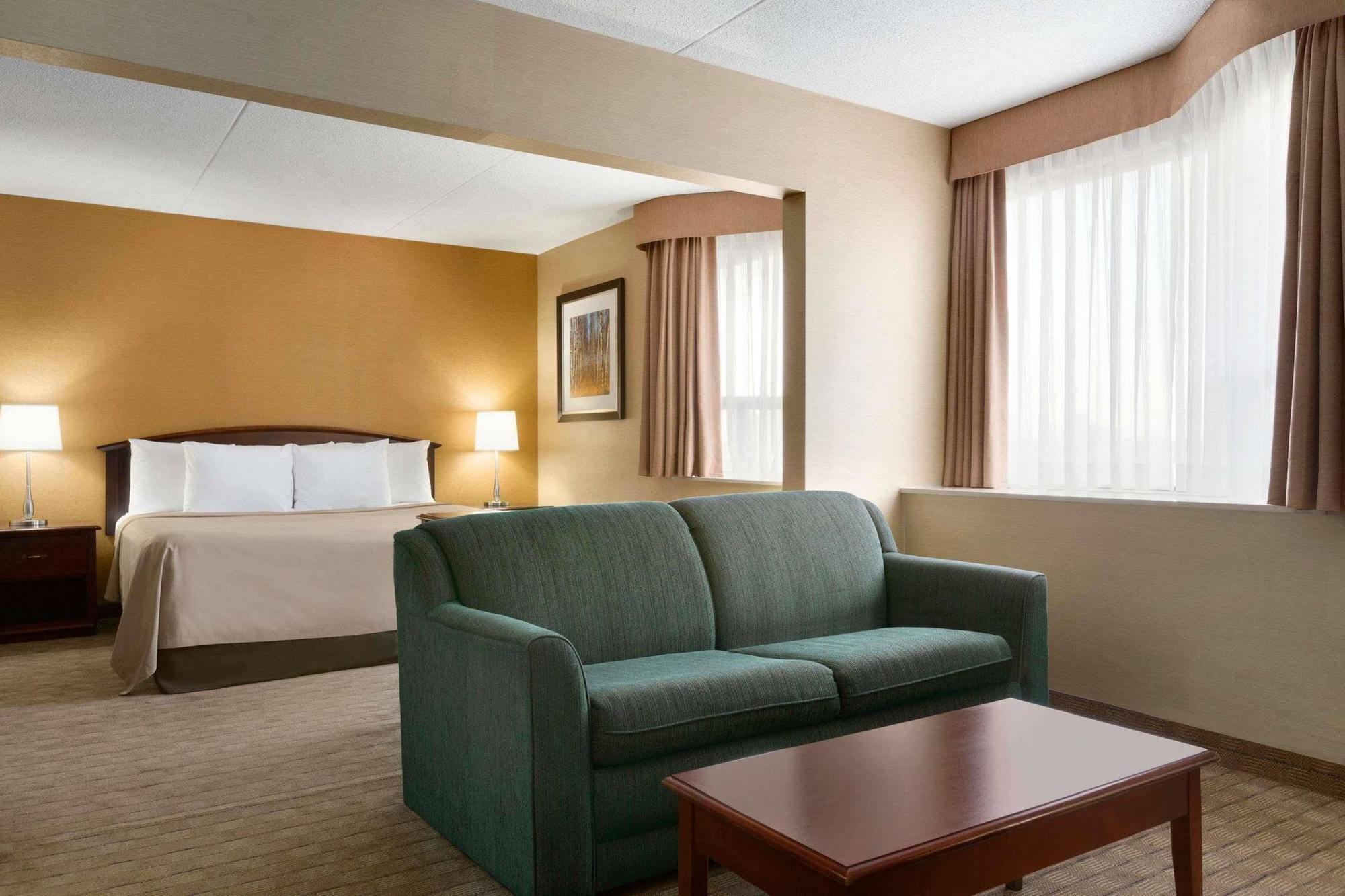 Travelodge By Wyndham East Toronto