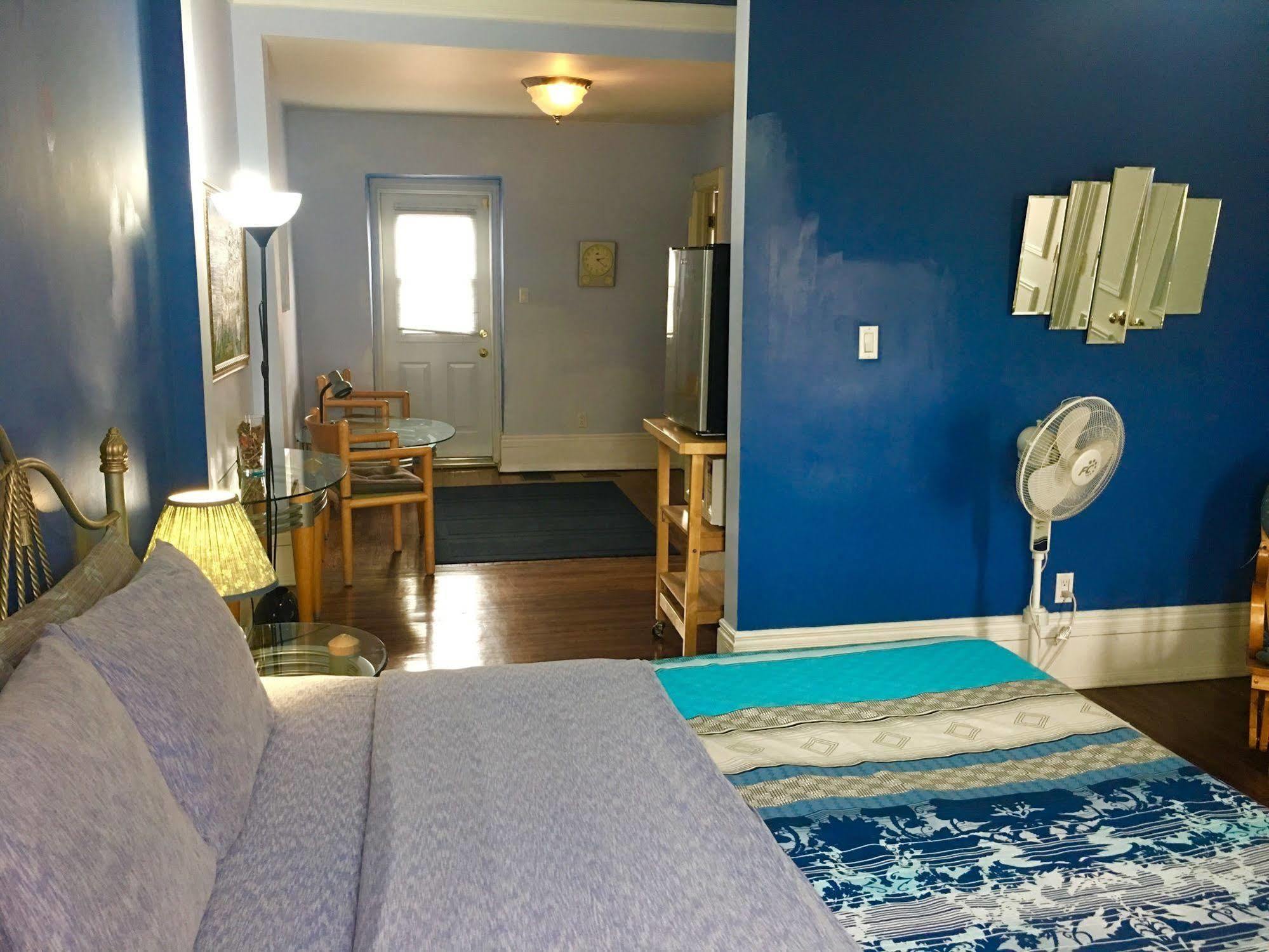 Guest house Comfy & Toronto
