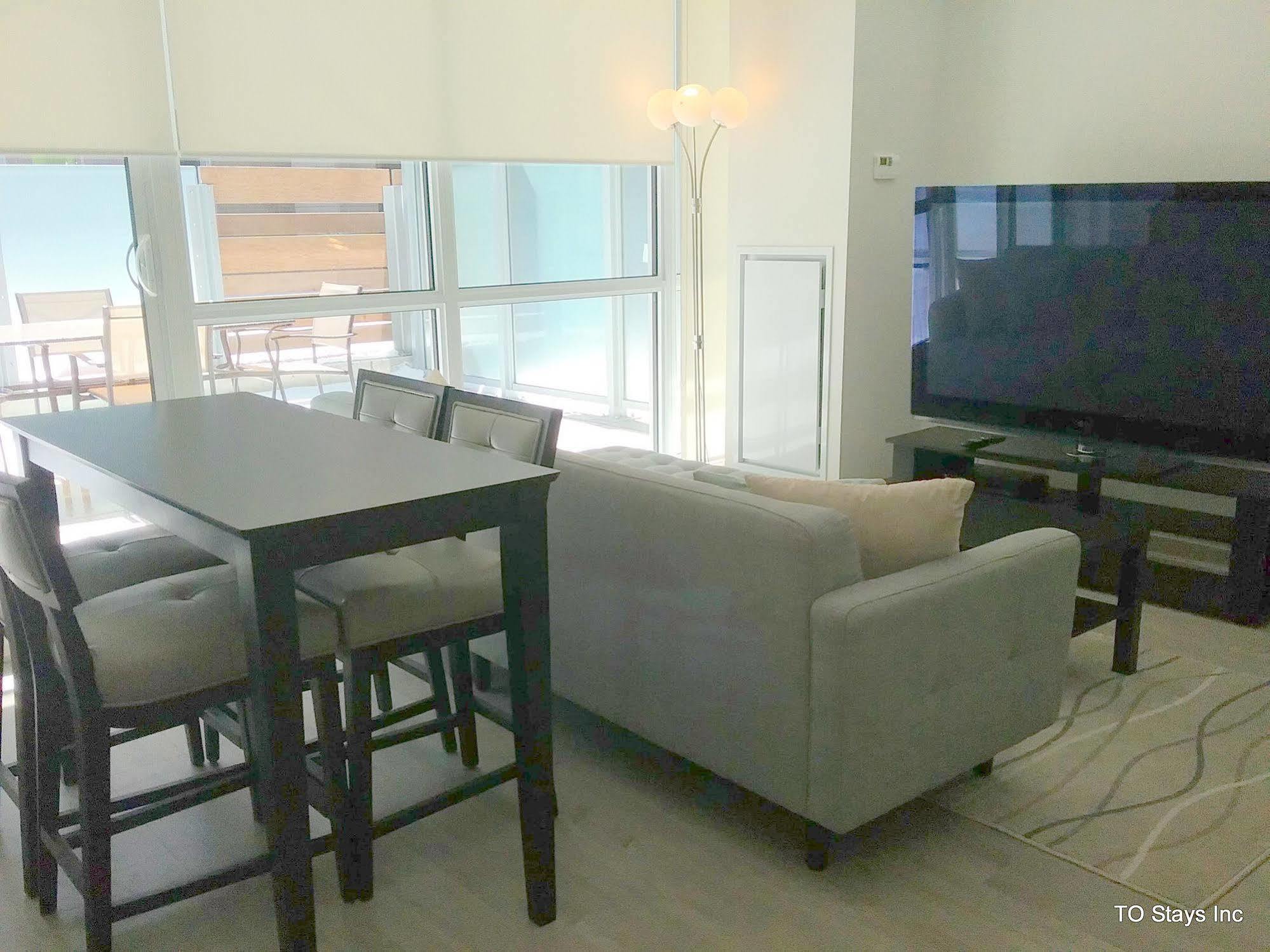 Apartment Suites On Simcoe *