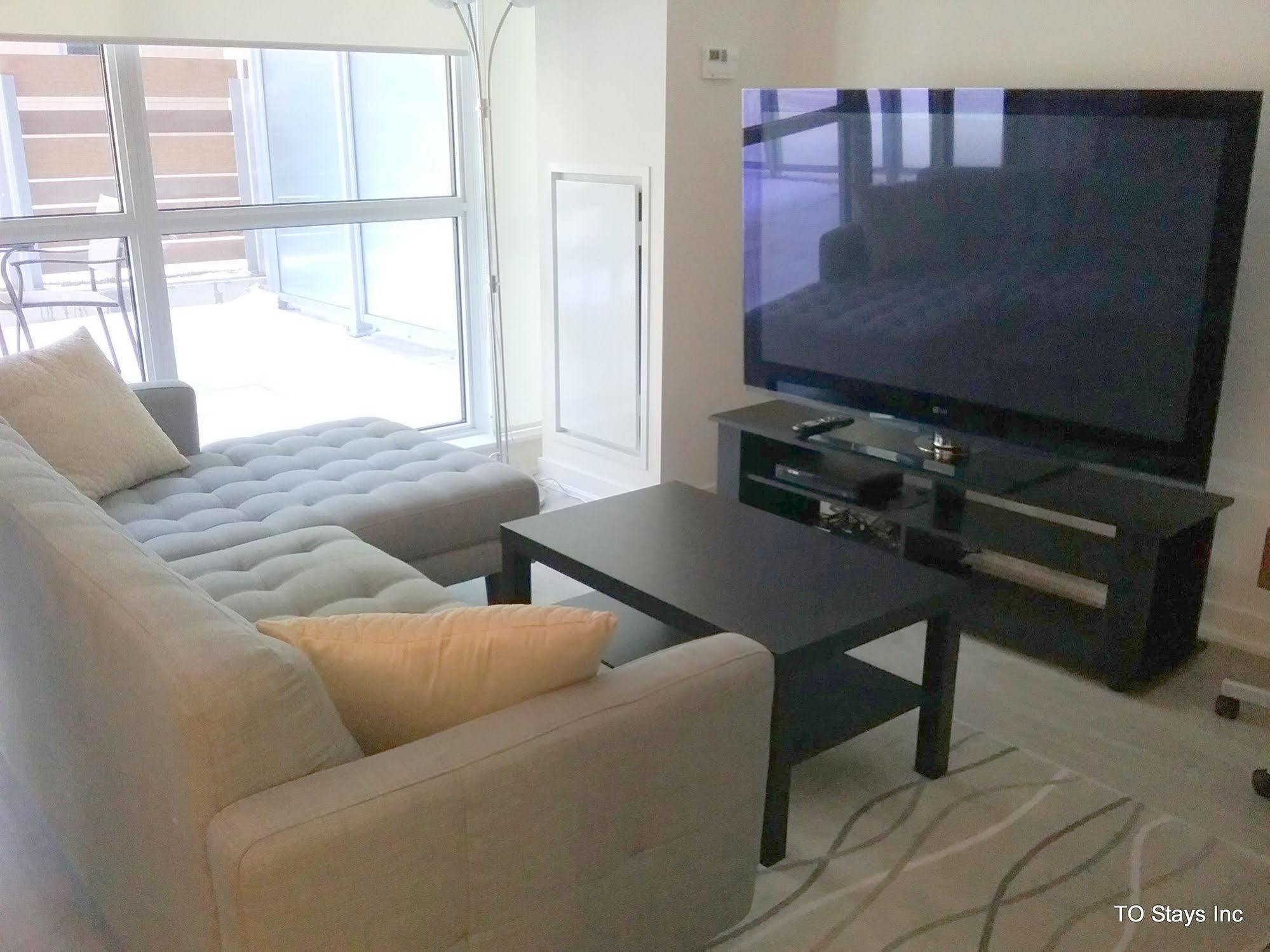 Apartment Suites On Simcoe *