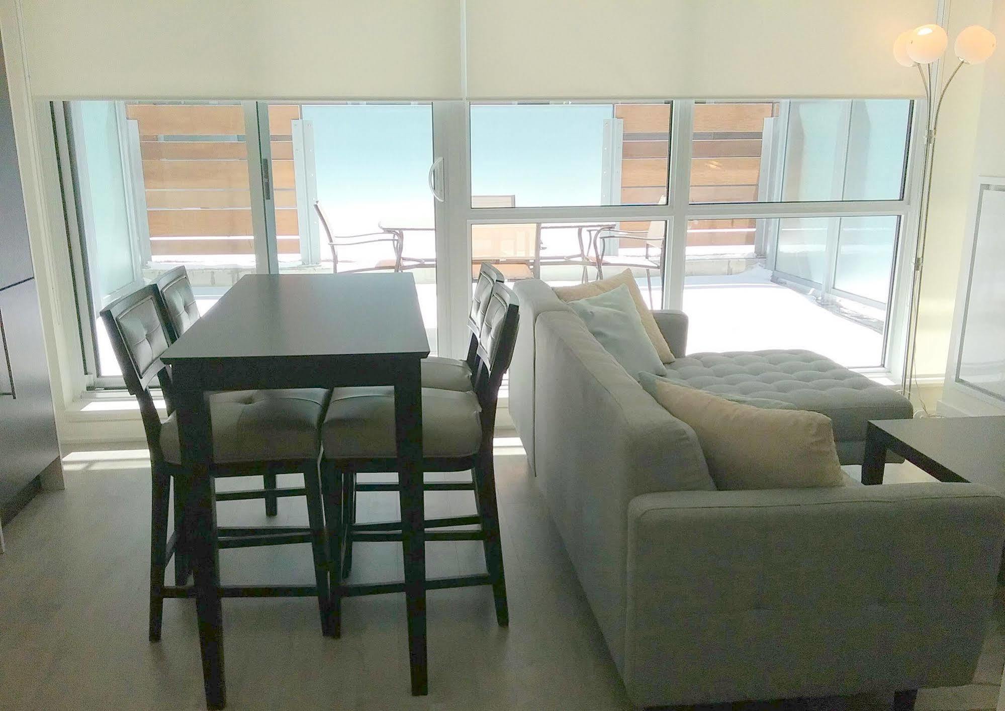 Suites On Simcoe Apartment *