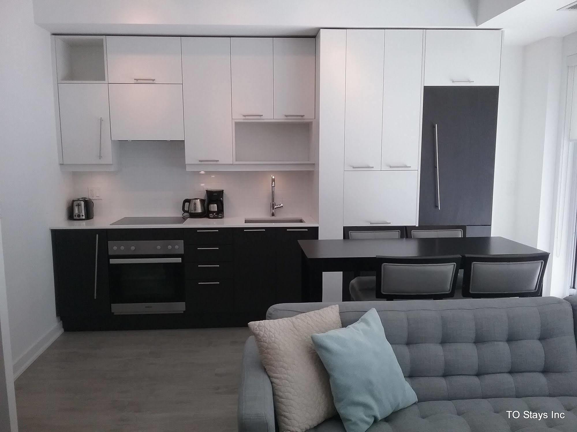 Suites On Simcoe Apartment