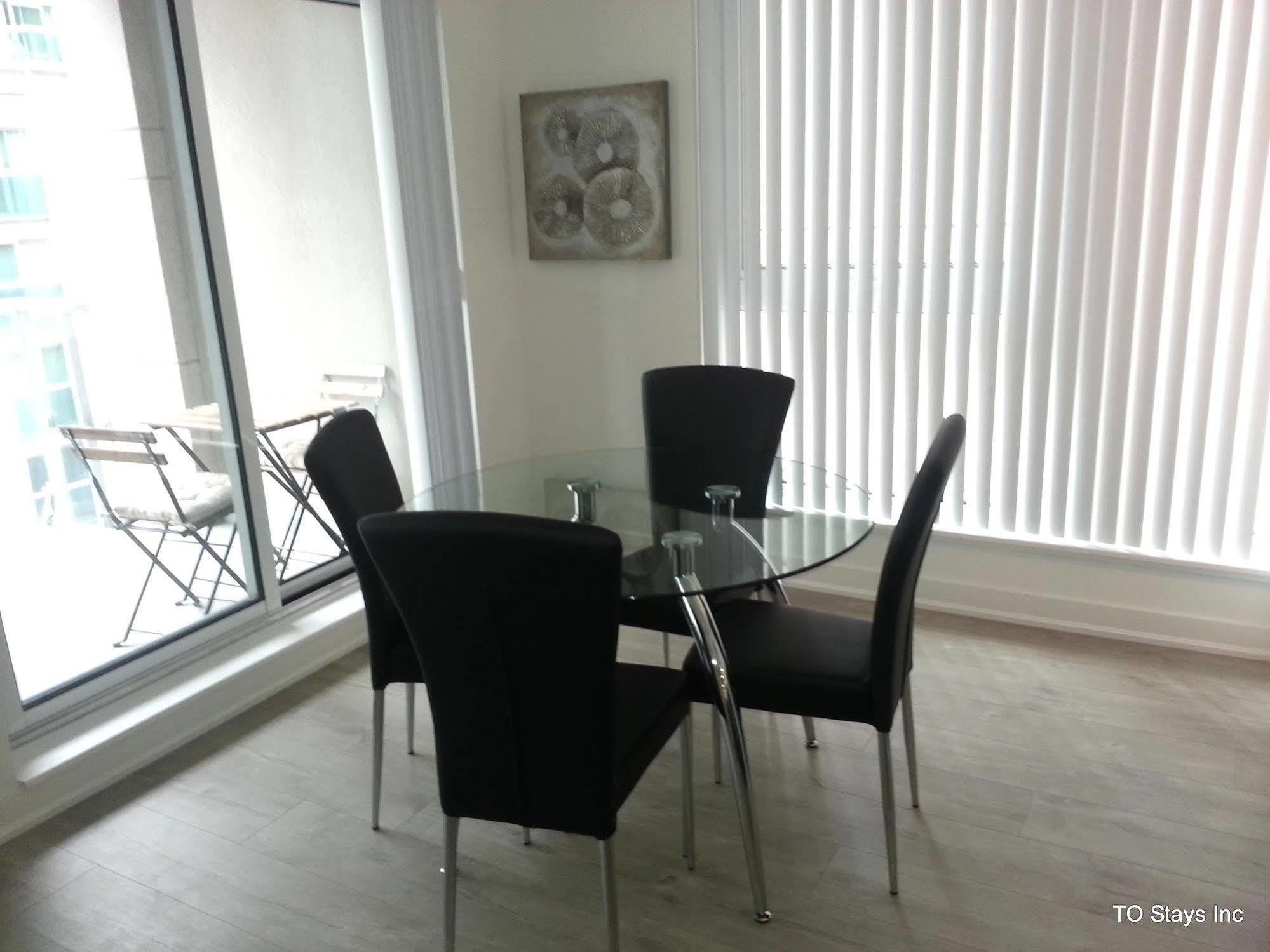 Apartment Suites On Simcoe *