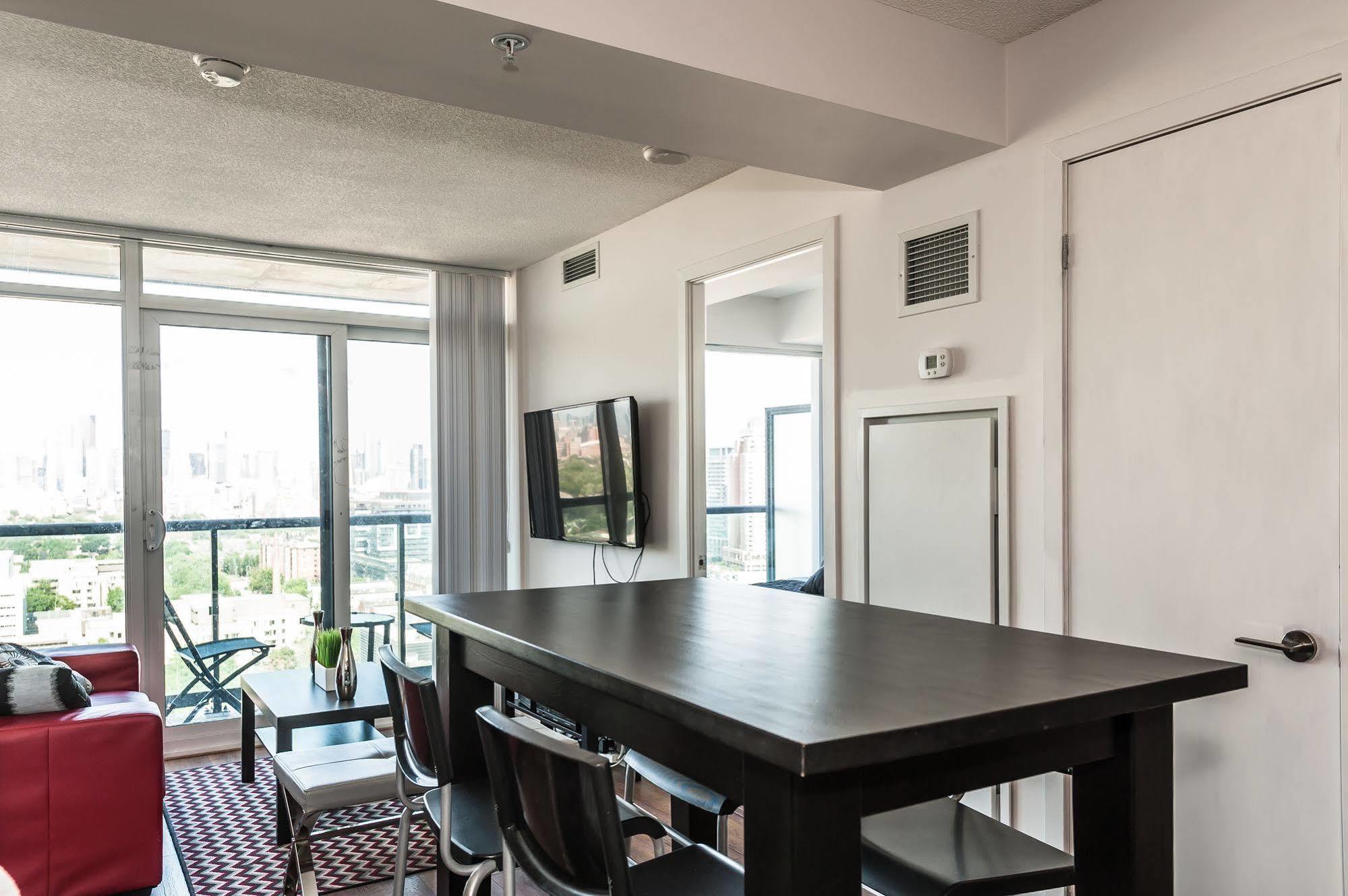 Soho 2 Bed | 2 Bath Cn Tower View Apartment *