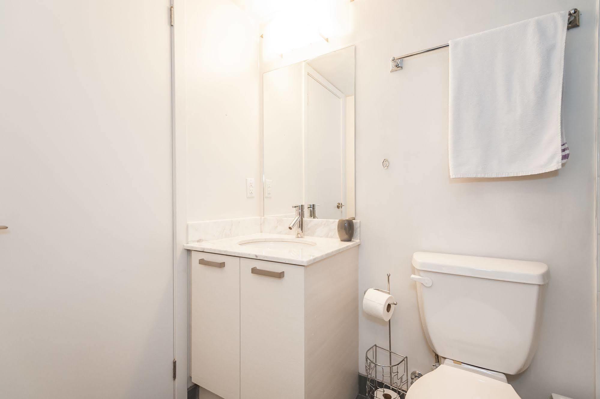 Soho 2 Bed | 2 Bath Cn Tower View *