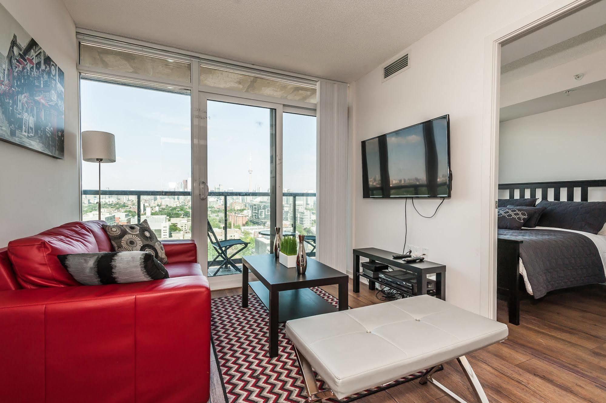 Soho 2 Bed | 2 Bath Cn Tower View Apartment