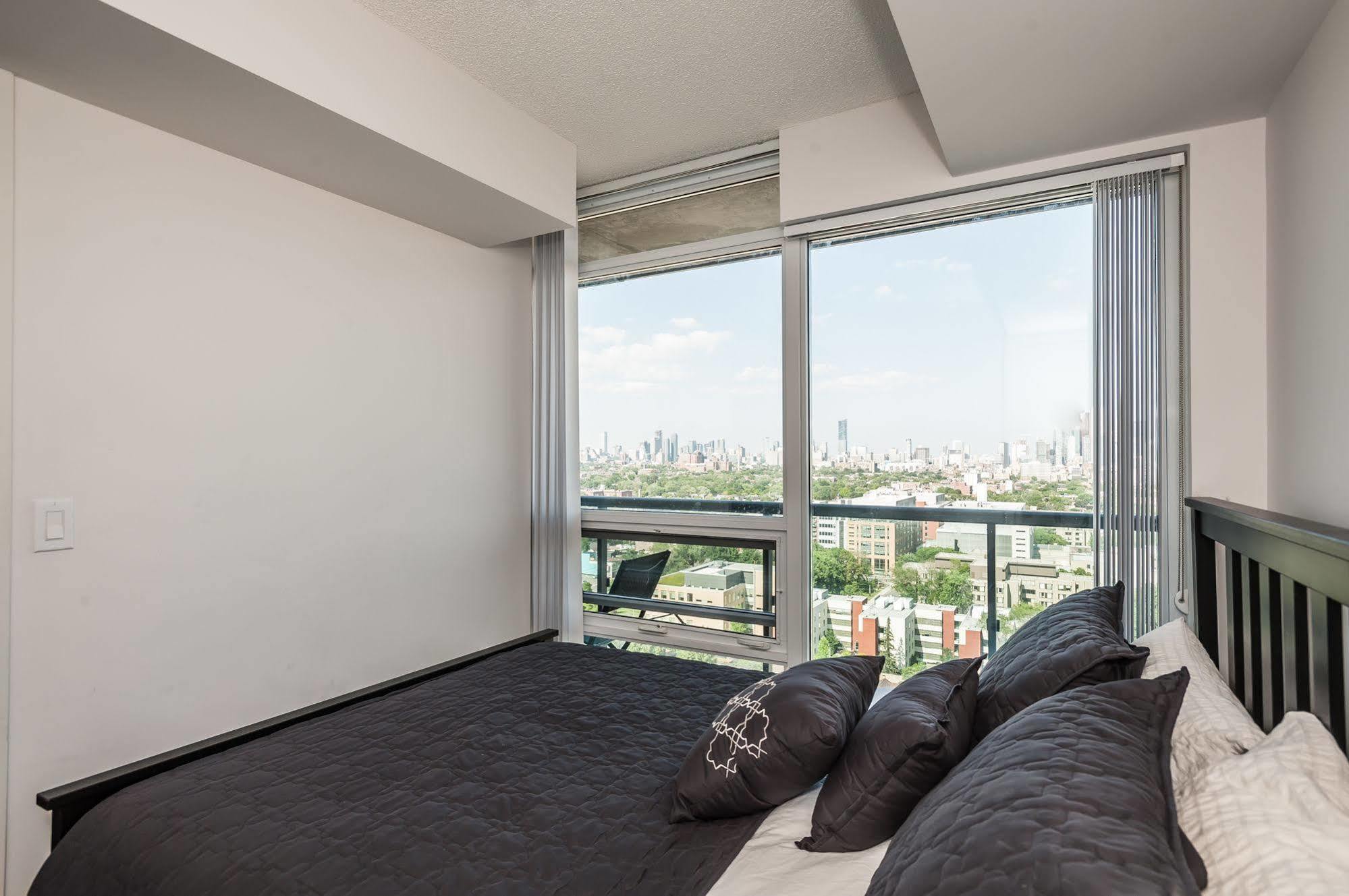 Soho 2 Bed | 2 Bath Cn Tower View Apartment *