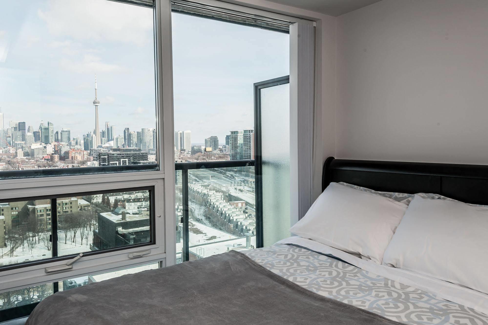 Soho 2 Bed | 2 Bath Cn Tower View Toronto