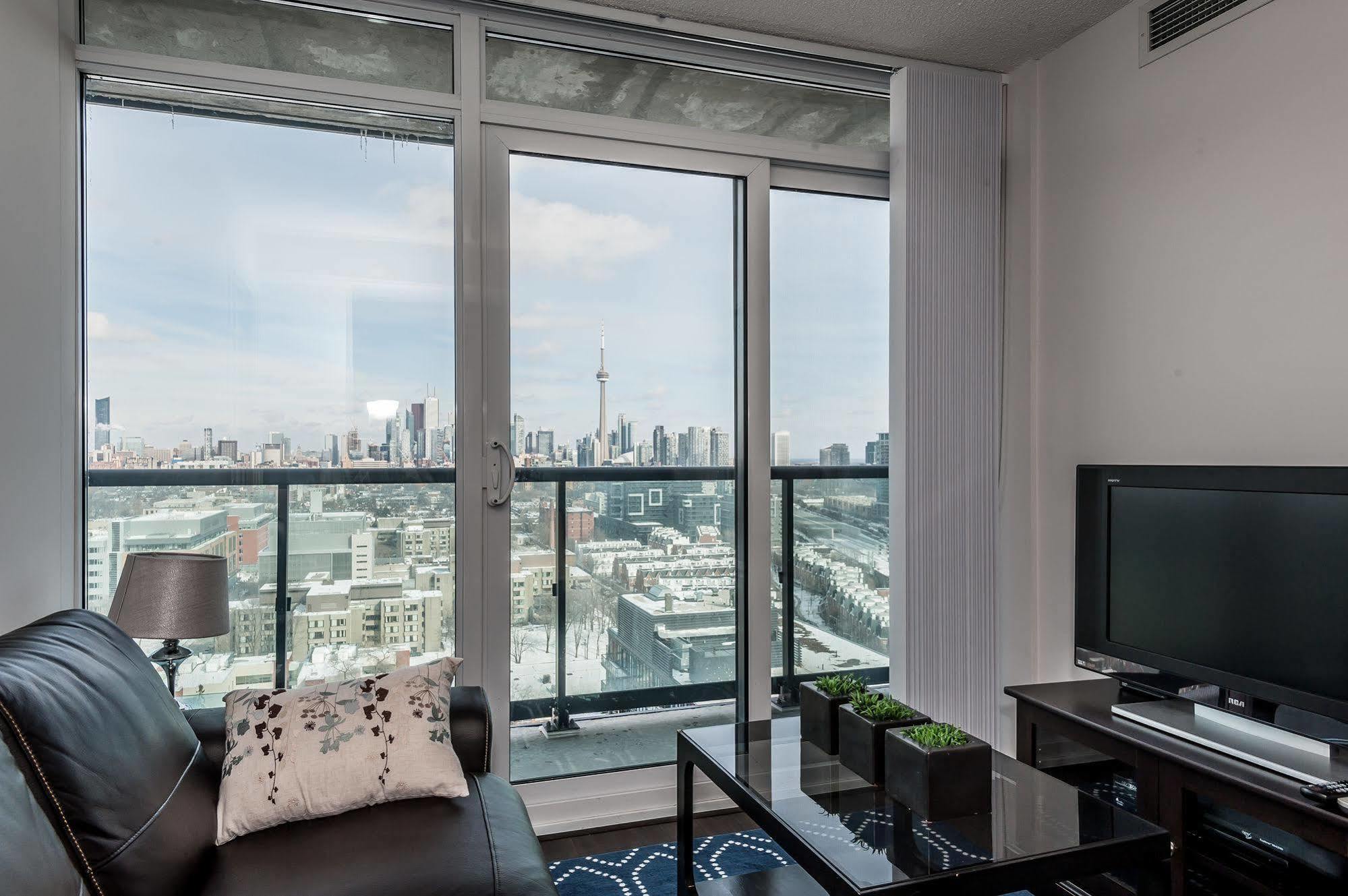Soho 2 Bed | 2 Bath Cn Tower View Apartment *