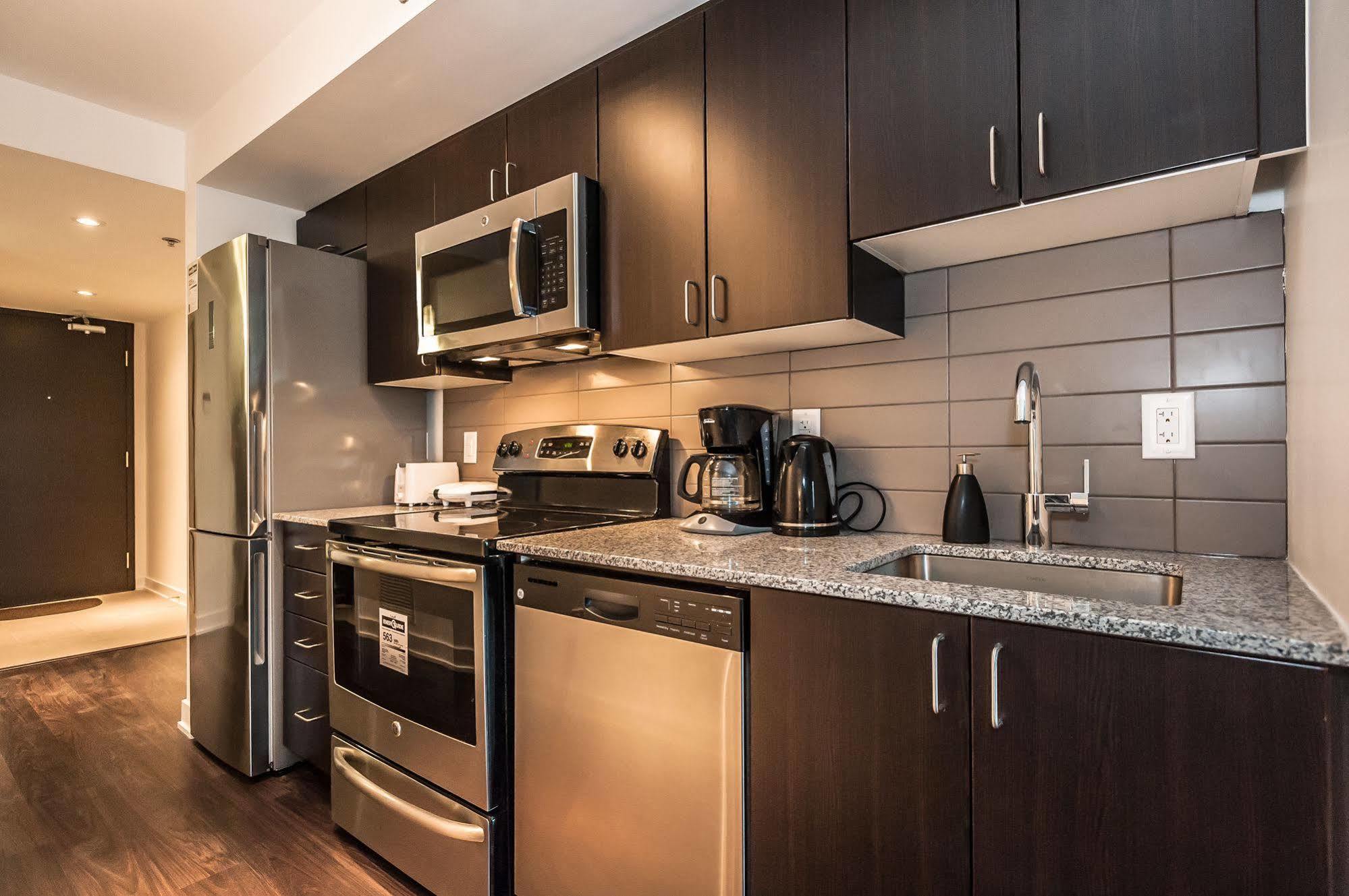 Apartment Life Lakeside Mimico *