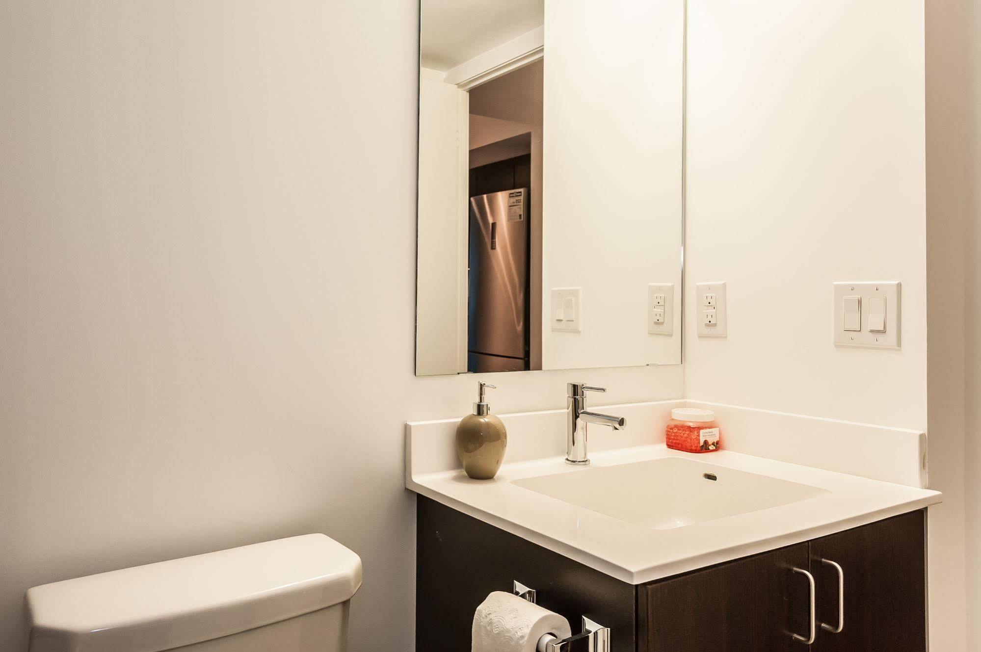 Apartment Life Lakeside Mimico *
