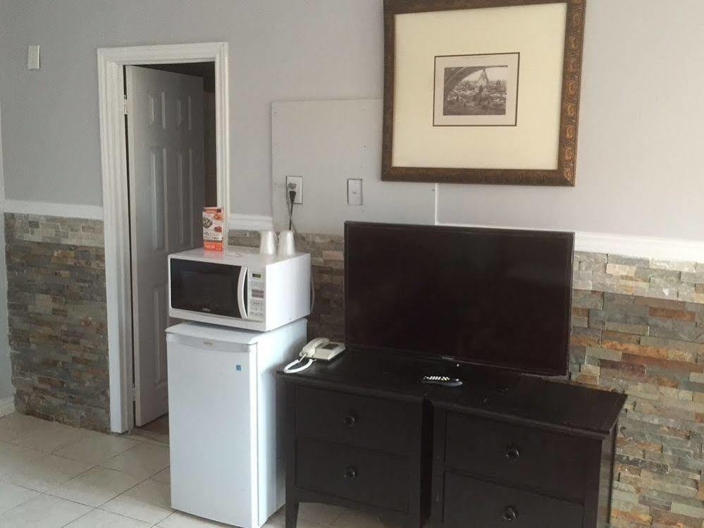 New Plaza Motel