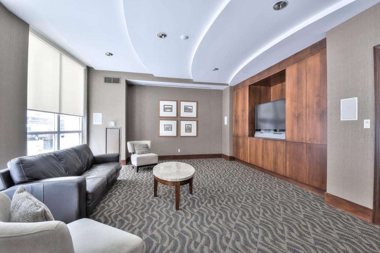 Luxury - Qwest * Toronto