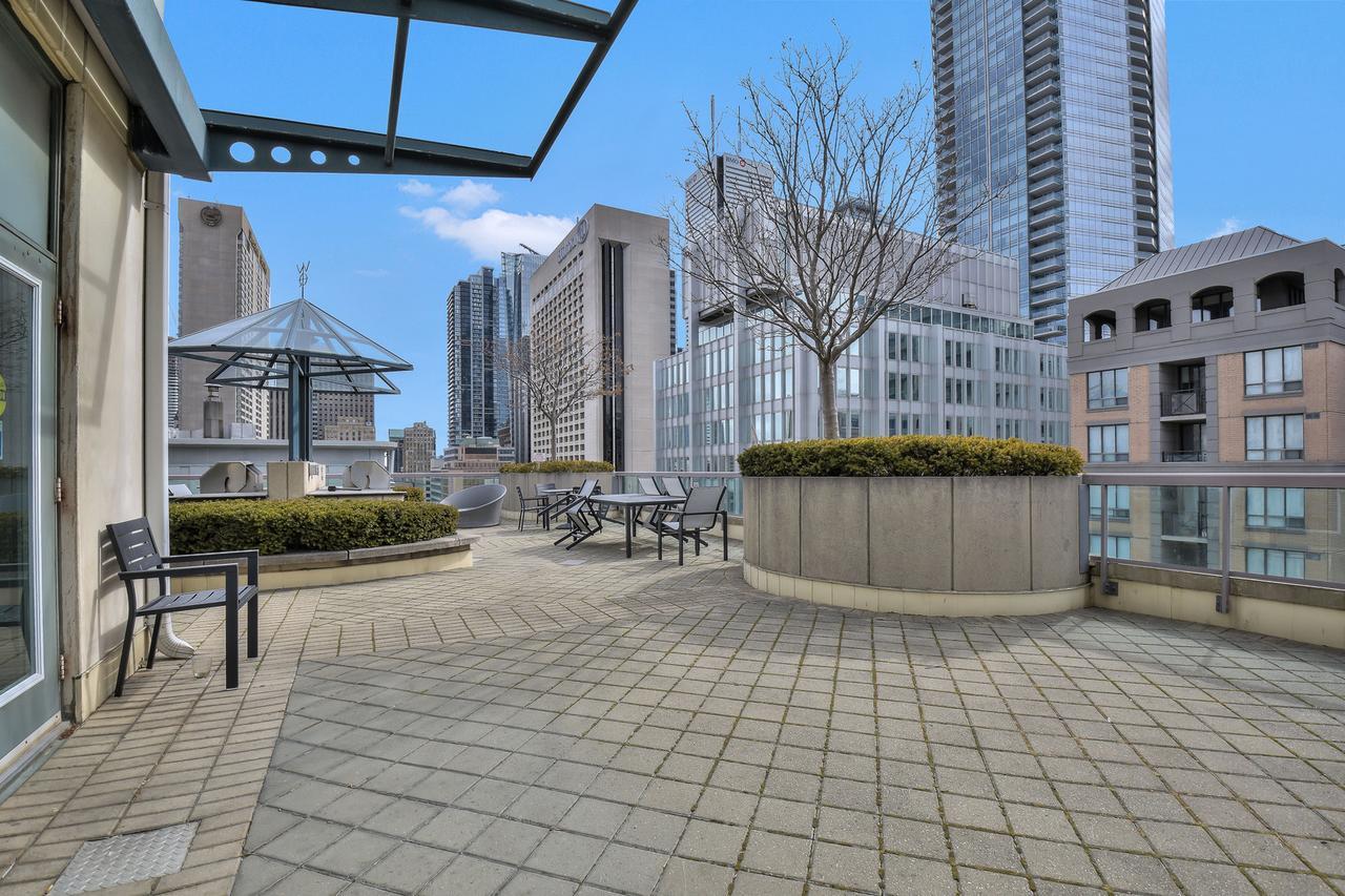 Luxury - Qwest Apartment Toronto