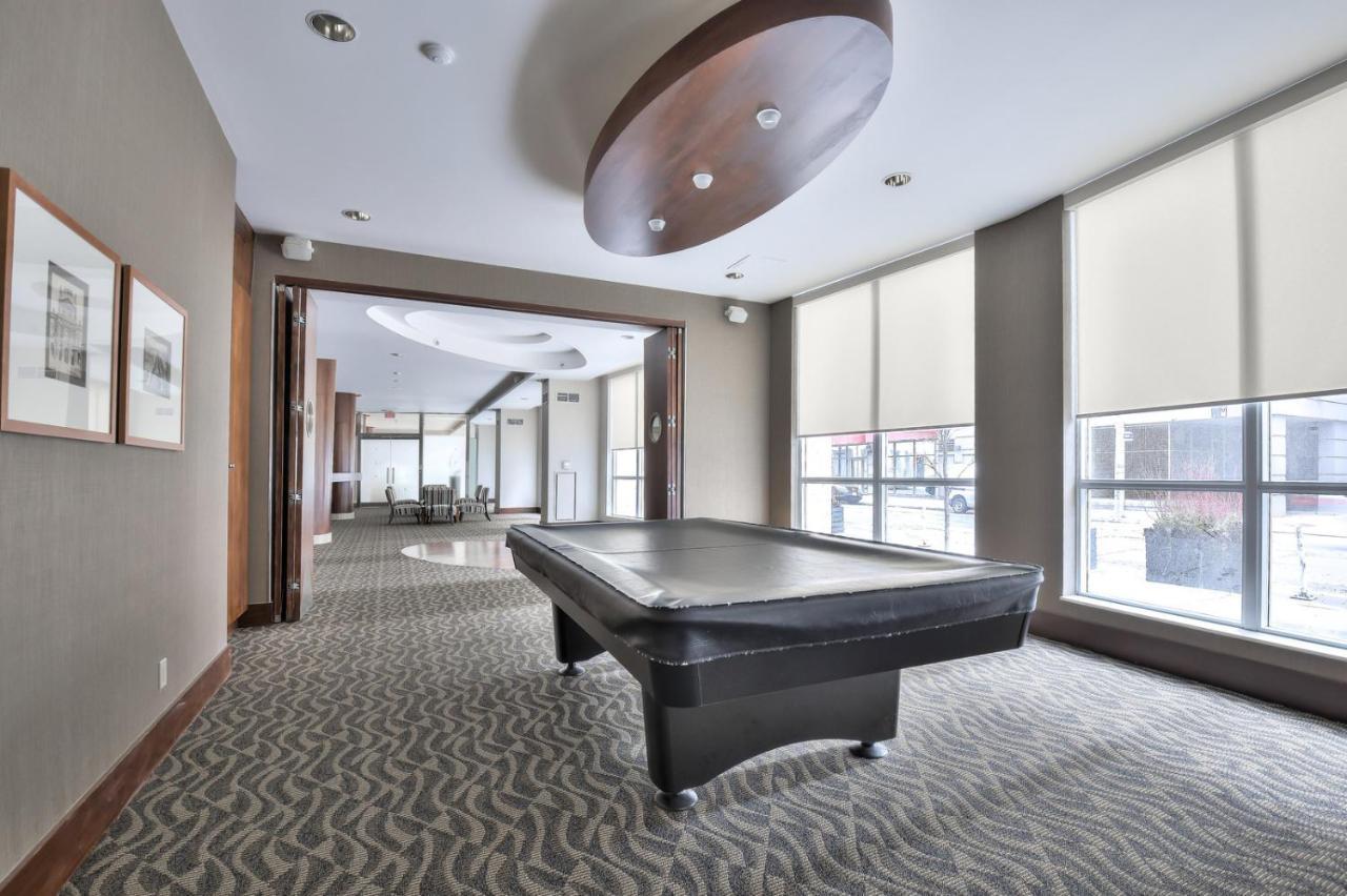 Luxury - Qwest Toronto