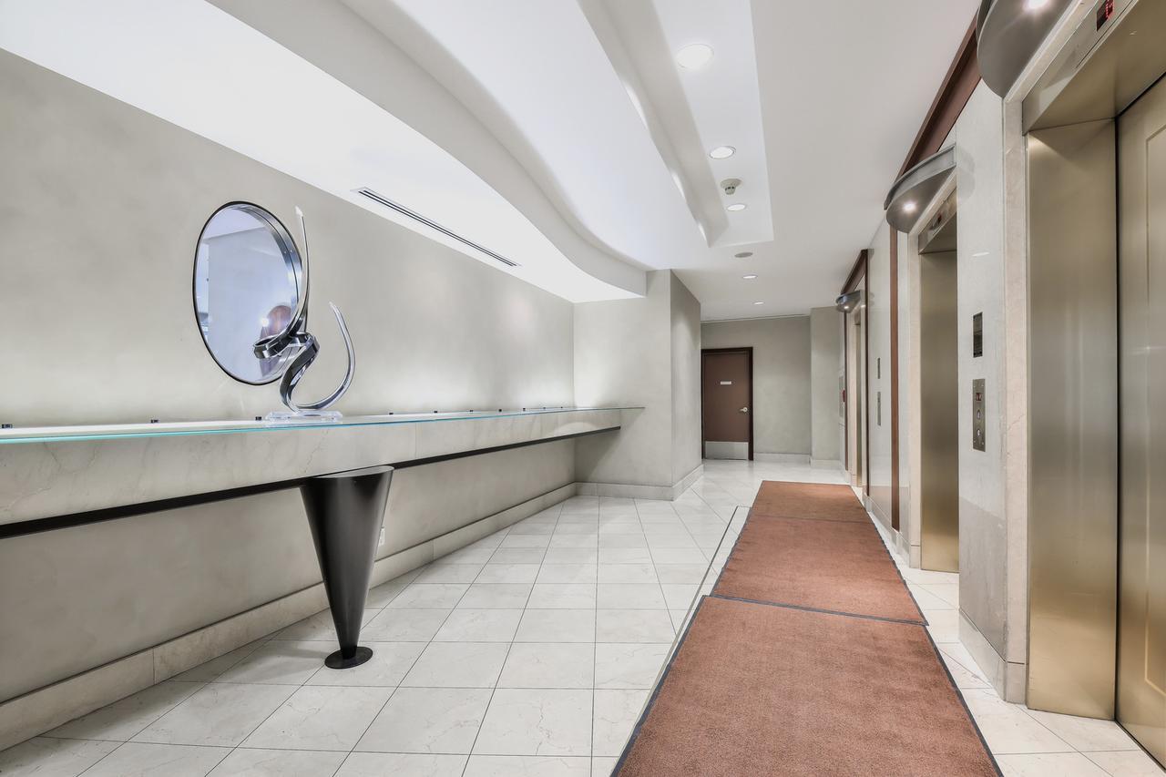 Luxury - Qwest Apartment Toronto