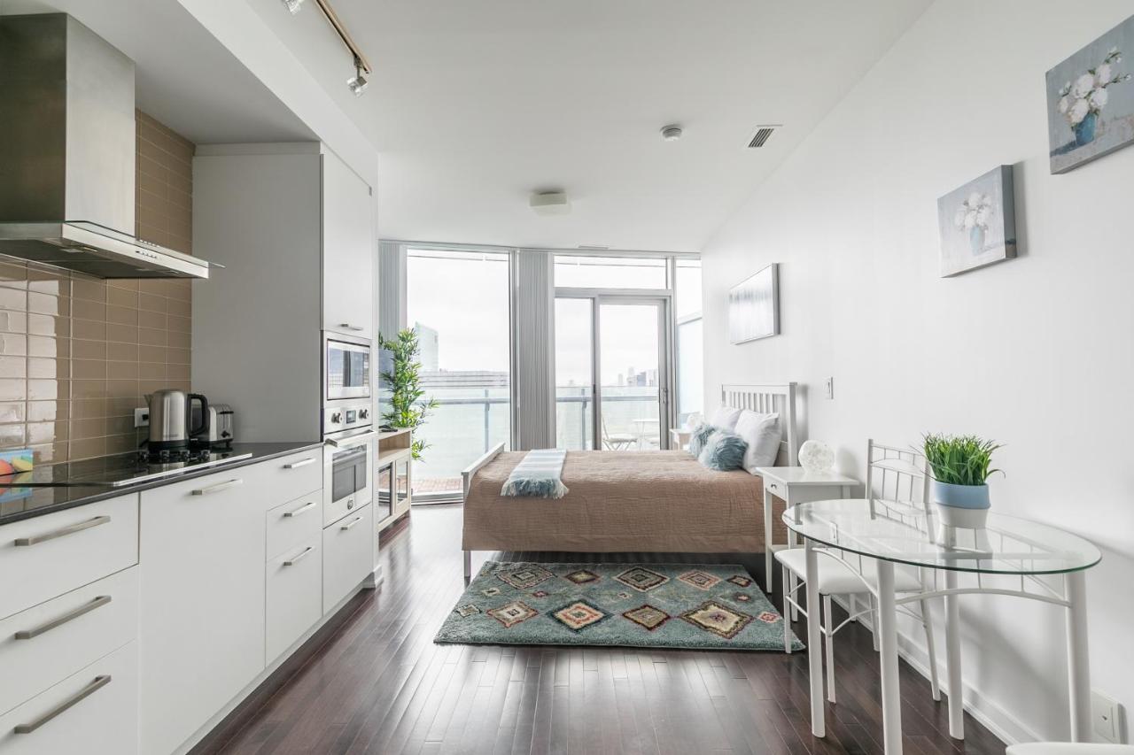 Simply Comfort. Gorgeous Downtown Toronto