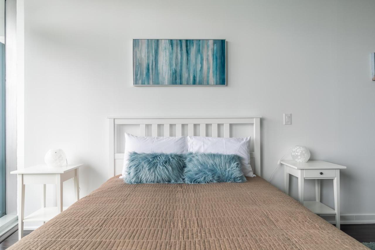 Simply Comfort. Gorgeous Downtown Apartment Toronto