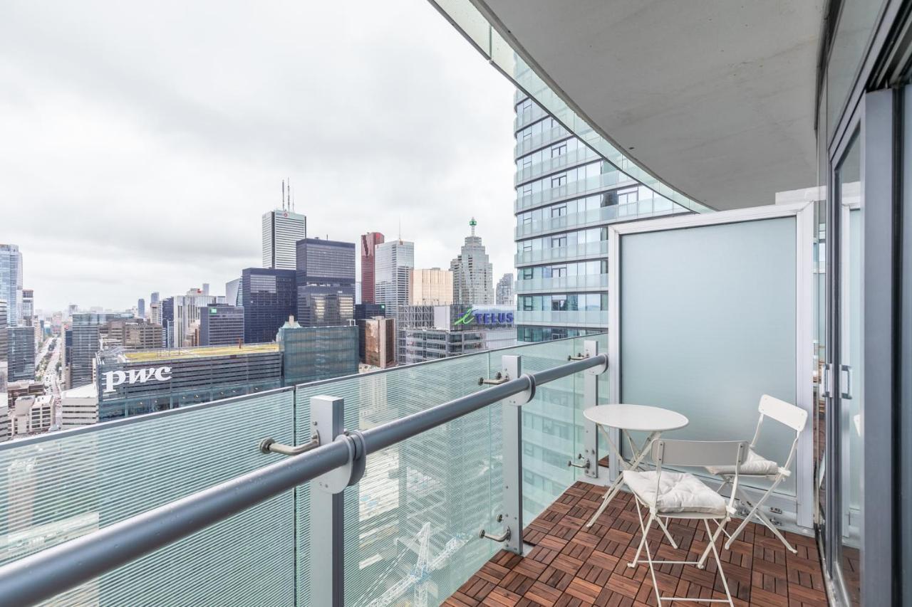 Simply Comfort. Gorgeous Downtown Apartment Toronto