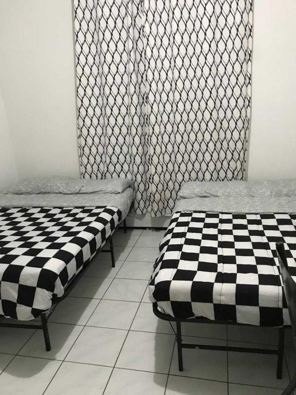 University Apartment 2* Toronto