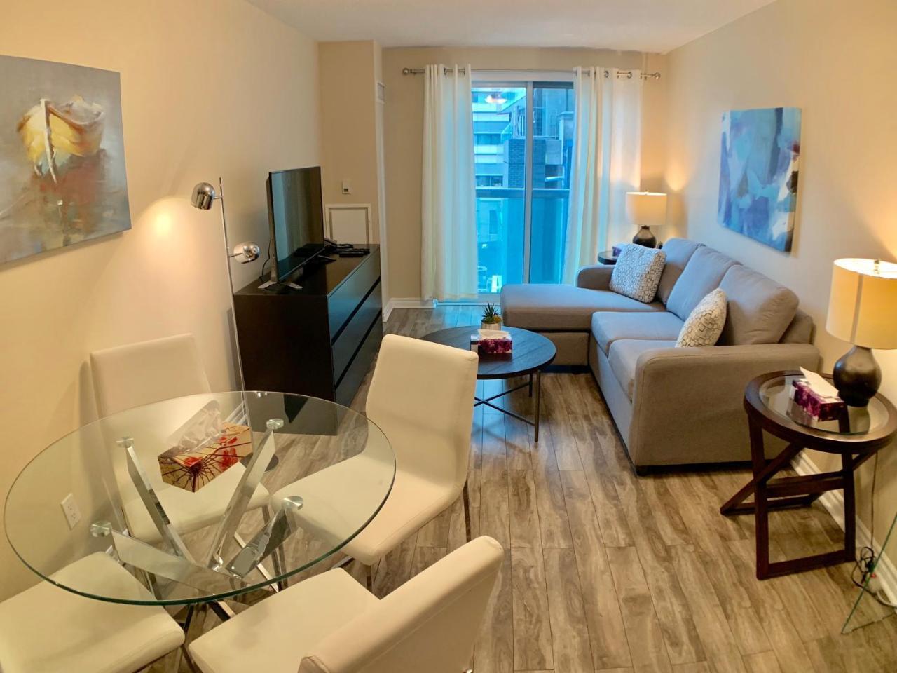 City Stay Condos - Downtown Toronto, Simcoe Street Apartment