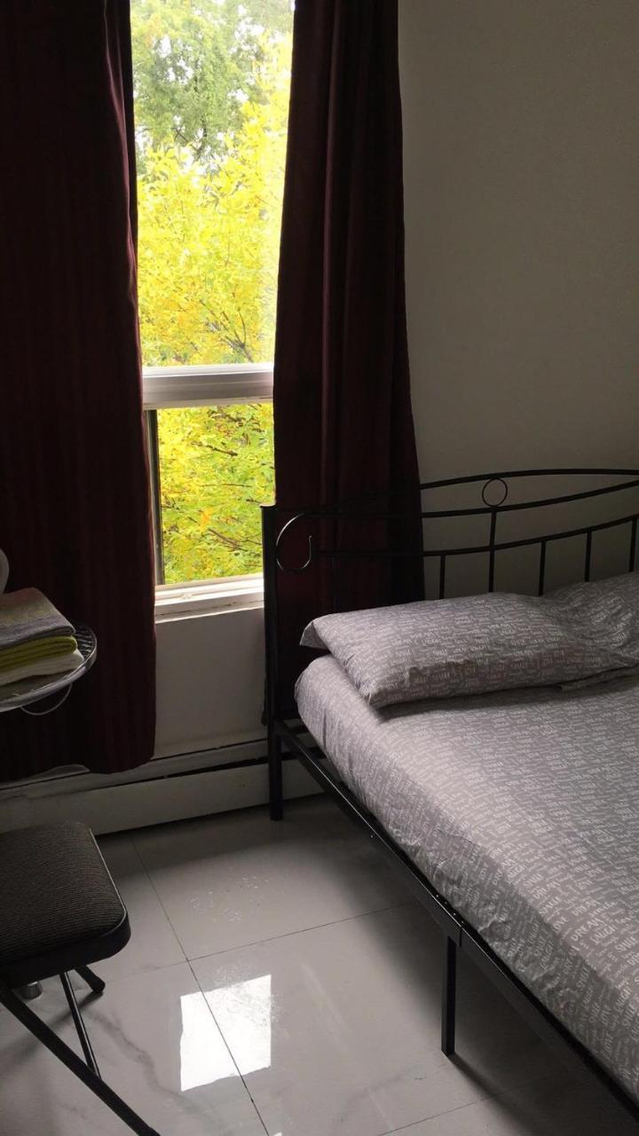 University Apartment 2* Toronto