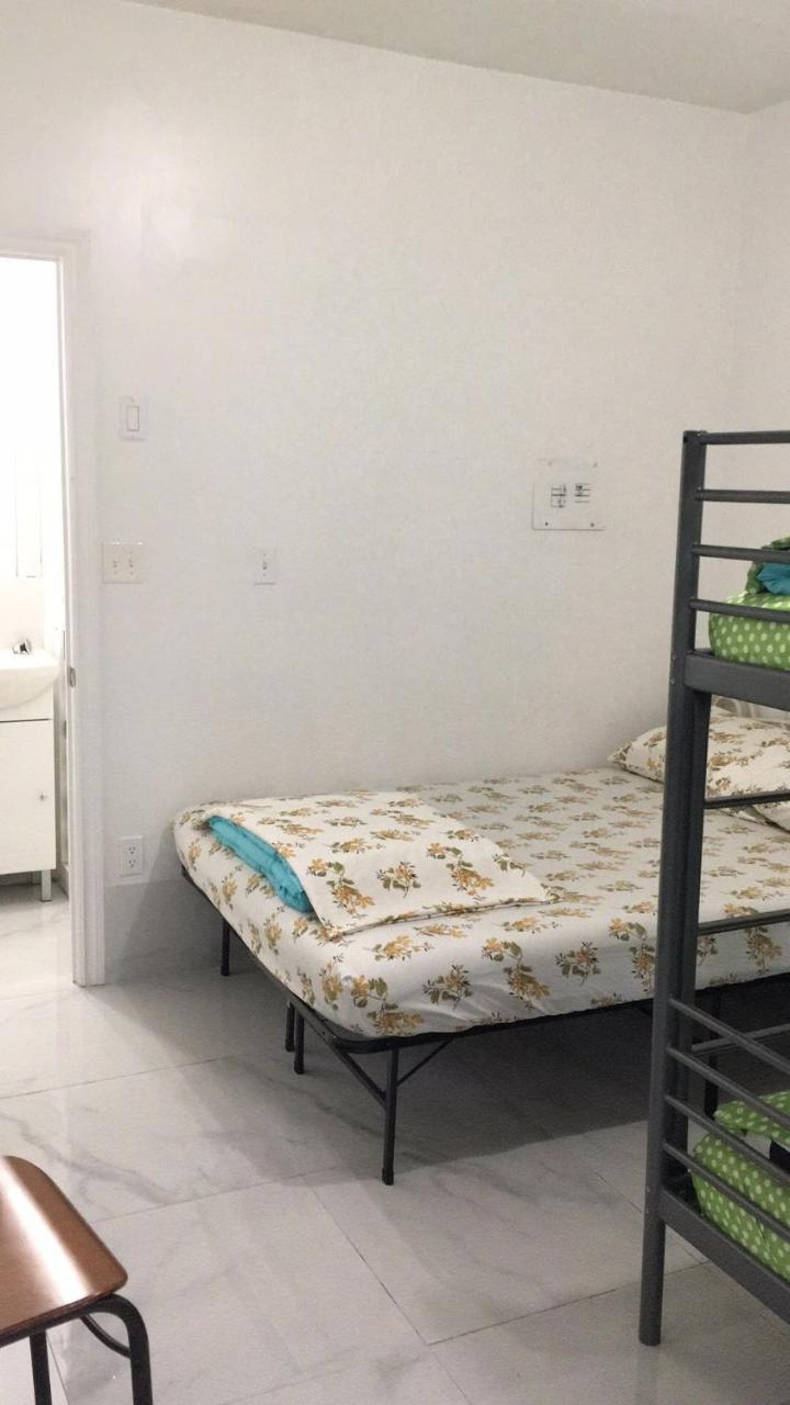 University Apartment 2* Toronto