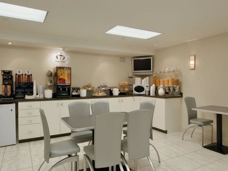 Super 8 By Wyndham Downtown Hotel Toronto