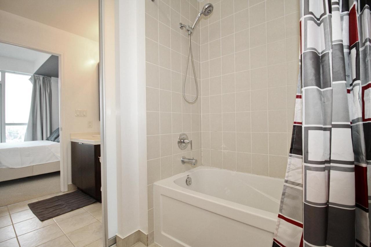 Boutique Suites - Entertainment District, Scotiabank Arena - Downtown Apartment *