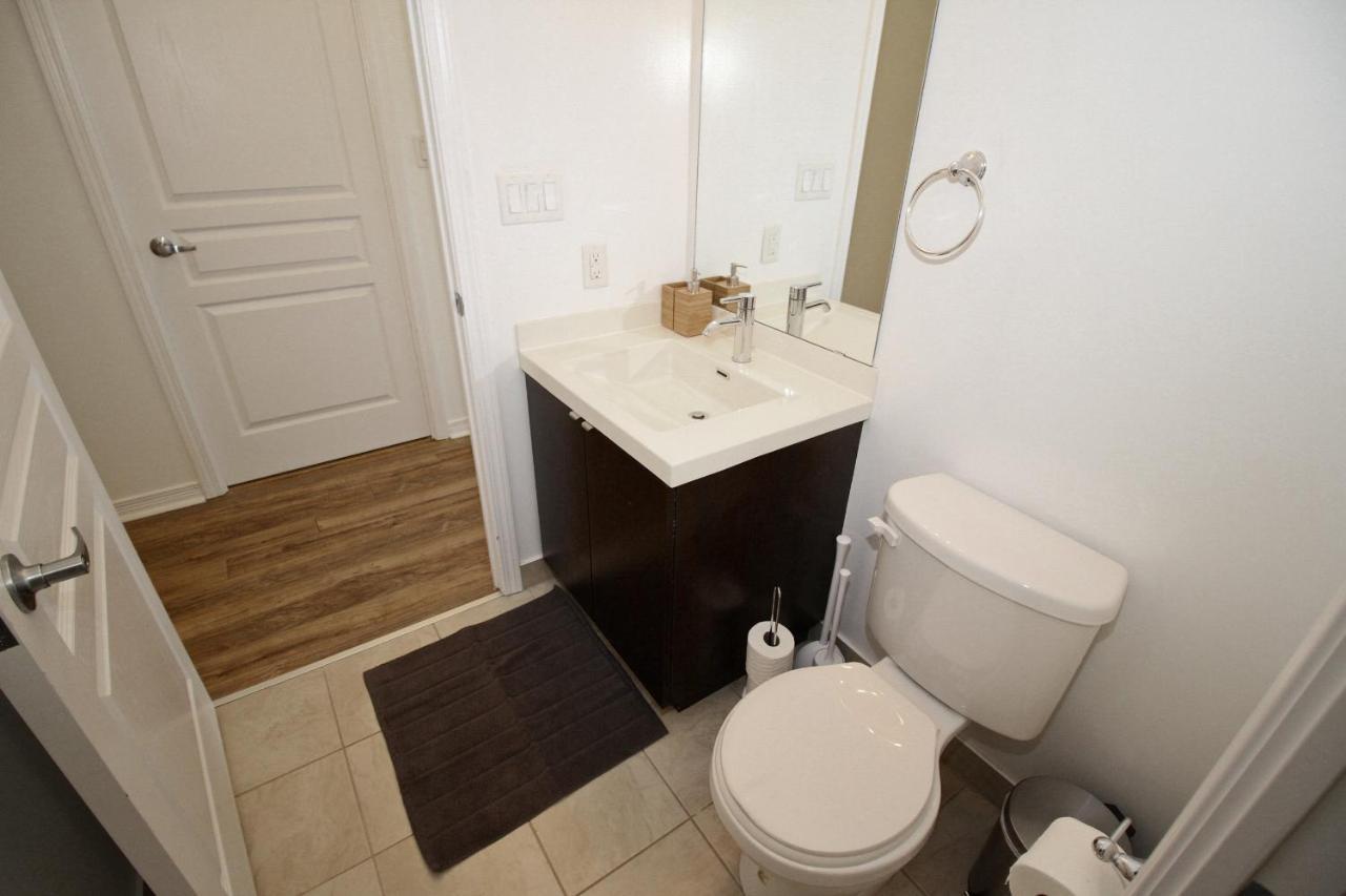 Apartment Boutique Suites - Entertainment District, Scotiabank Arena - Downtown Toronto