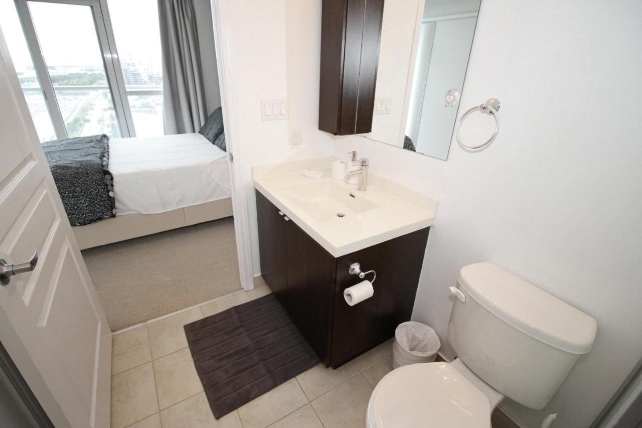 Apartment Boutique Suites - Entertainment District, Scotiabank Arena - Downtown Toronto