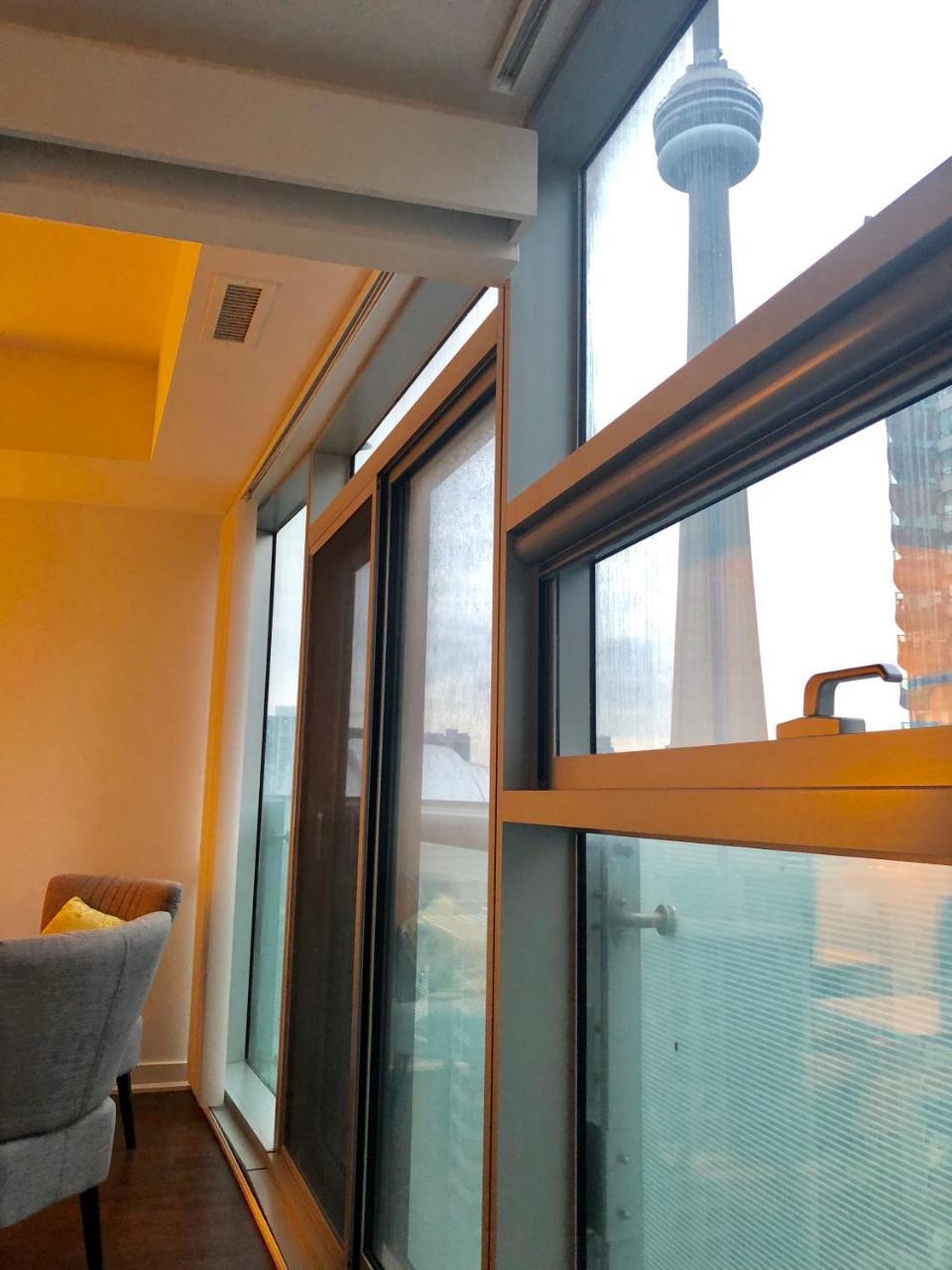 Simply Comfort. Gorgeous Downtown Apartment Toronto