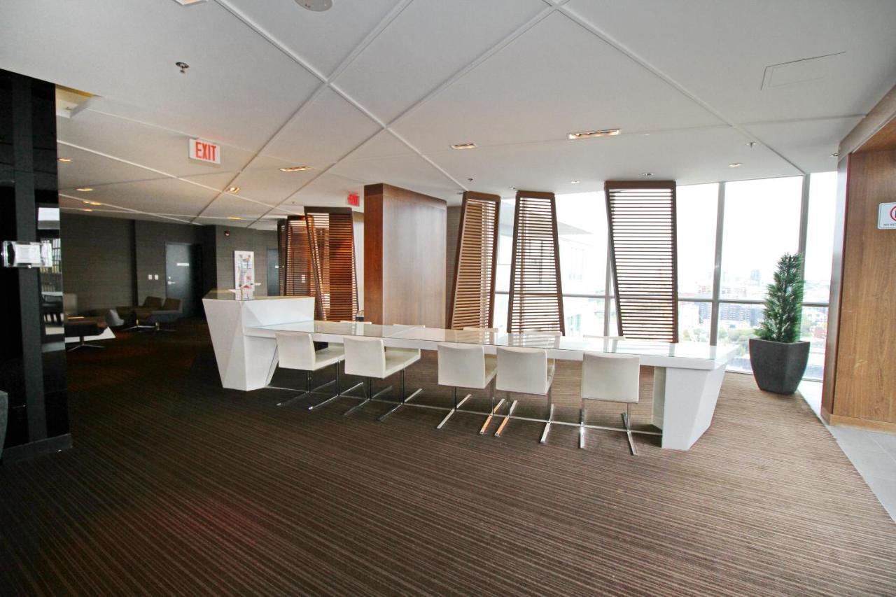 Apartment Boutique Suites - Entertainment District, Scotiabank Arena - Downtown Toronto