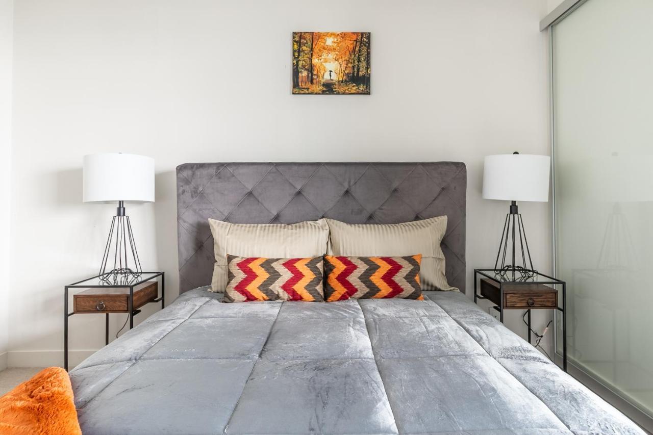 Simply Comfort. Gorgeous Downtown Apartment
