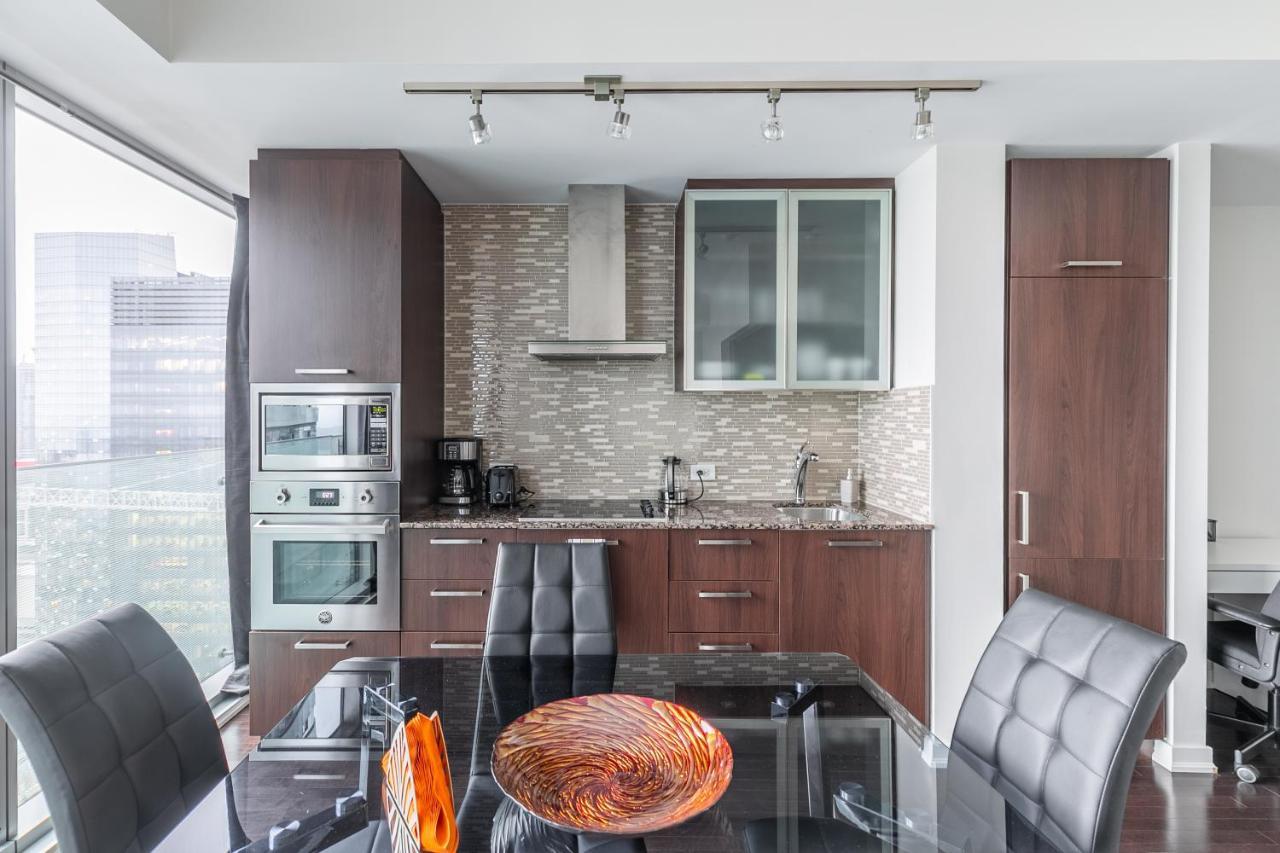 Simply Comfort. Gorgeous Downtown Apartment Toronto