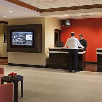 Courtyard By Marriott Airport Hotel